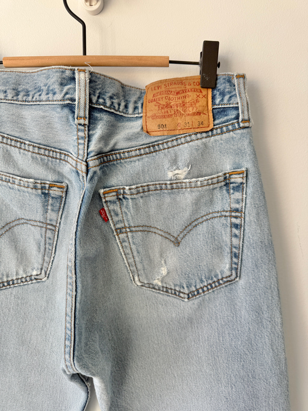 W29 L33 vintage Levis 501 29” measured light faded blue made in 90s