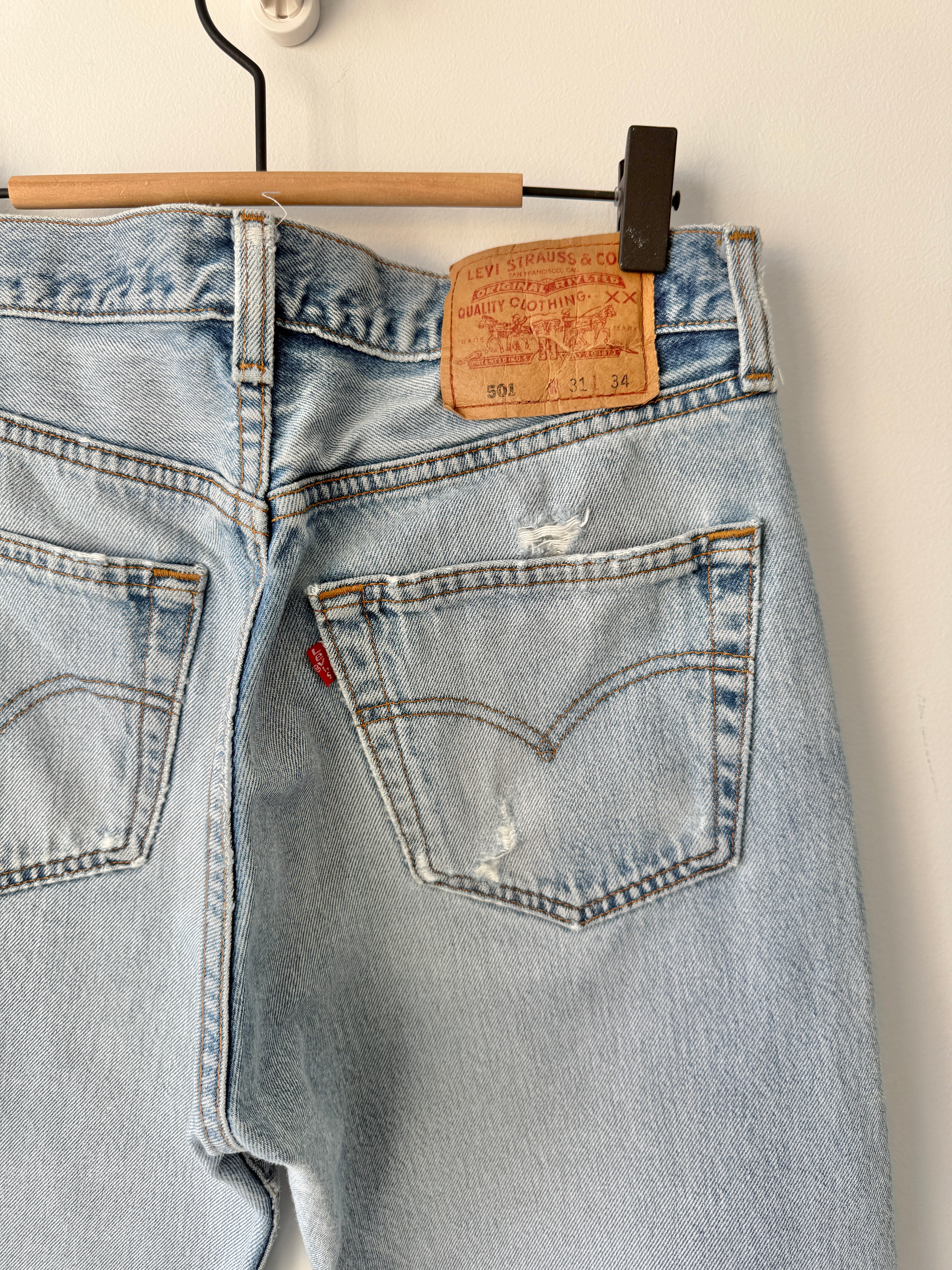 W29 L33 vintage Levis 501 29” measured light faded blue made in 90s