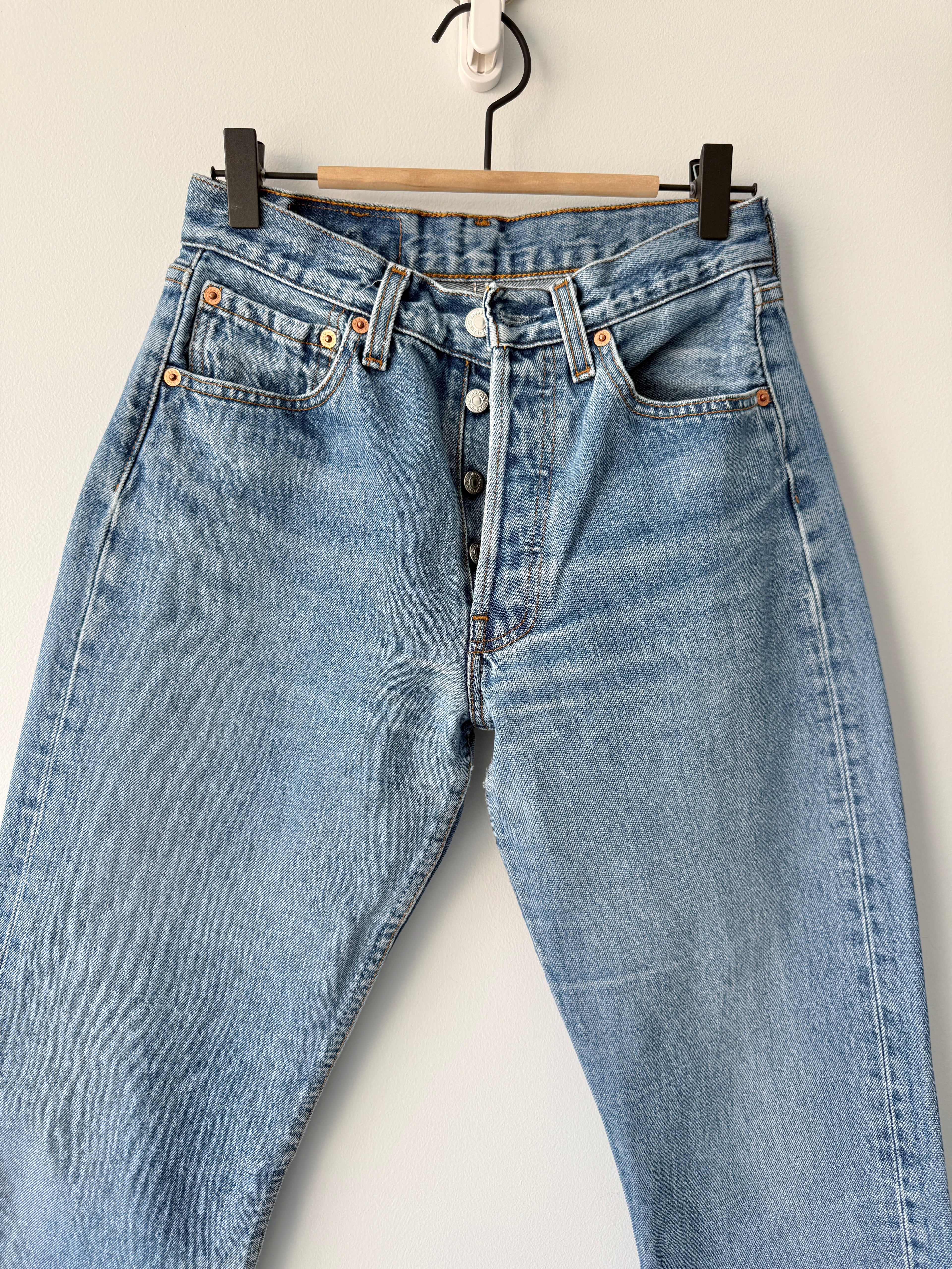 W26 L30 vintage Levis 501s 25-26” measured medium blue faded blue Y2K Levi’s 501s