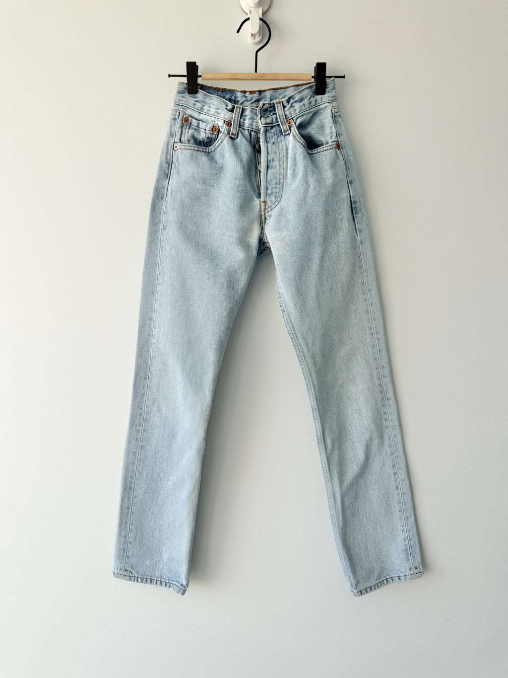 W22 L29 vintage Levis 501 22” measured light blue faded denim 90s 501s