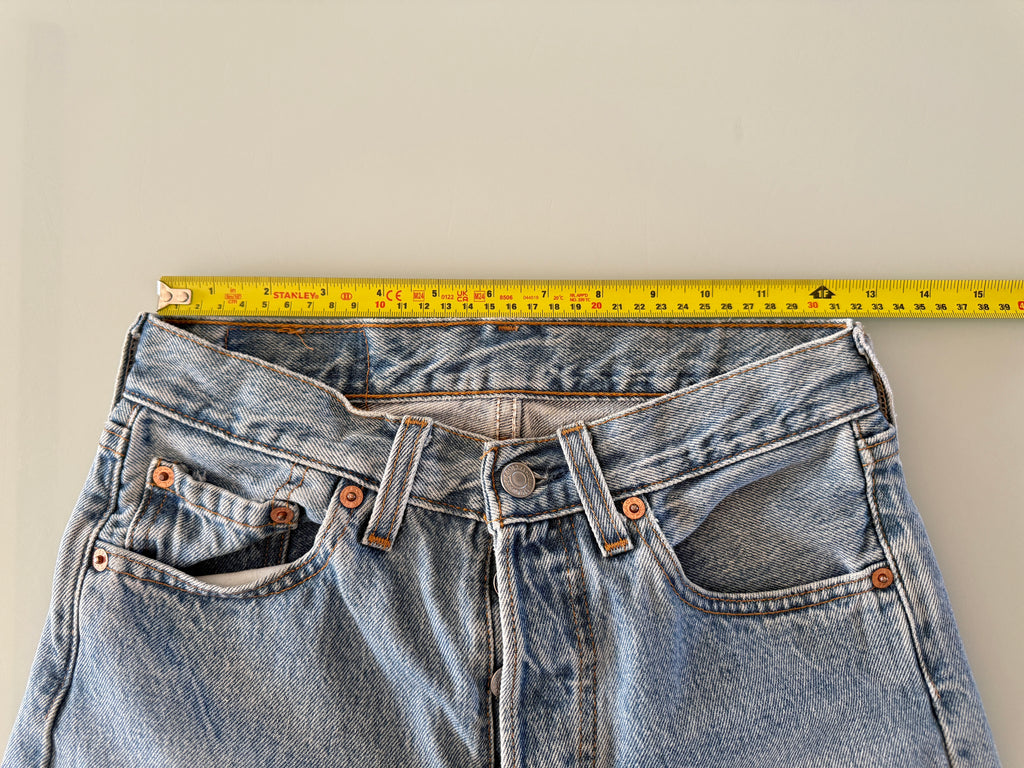 W26 L31 vintage Levis 501 24-26” measured medium blue 90s Levi’s 501s USA