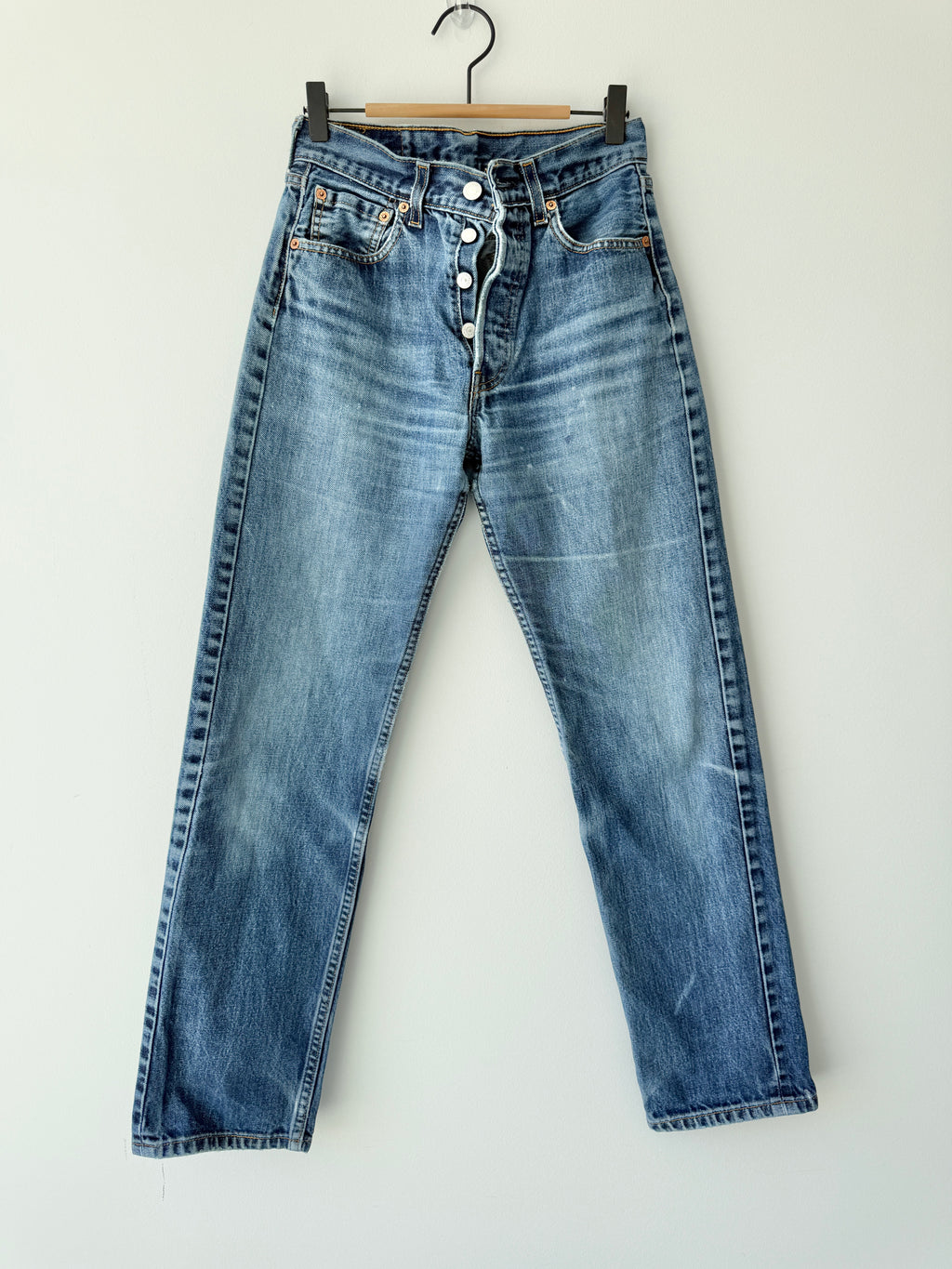 Softer W26 L29 vintage Levis 501 25/26” measured waist indigo faded blue 501s Y2K