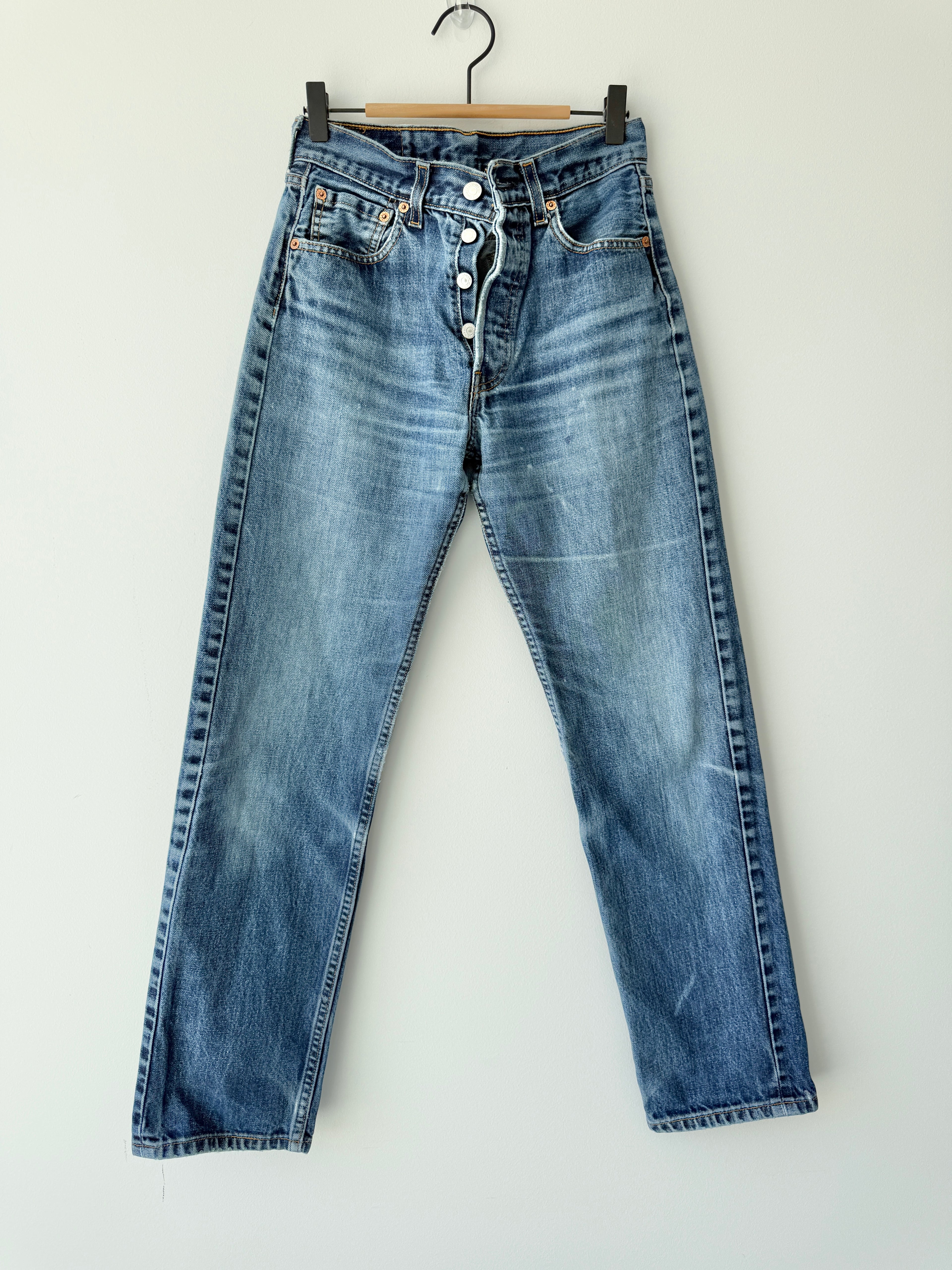 Softer W26 L29 vintage Levis 501 25/26” measured waist indigo faded blue 501s Y2K