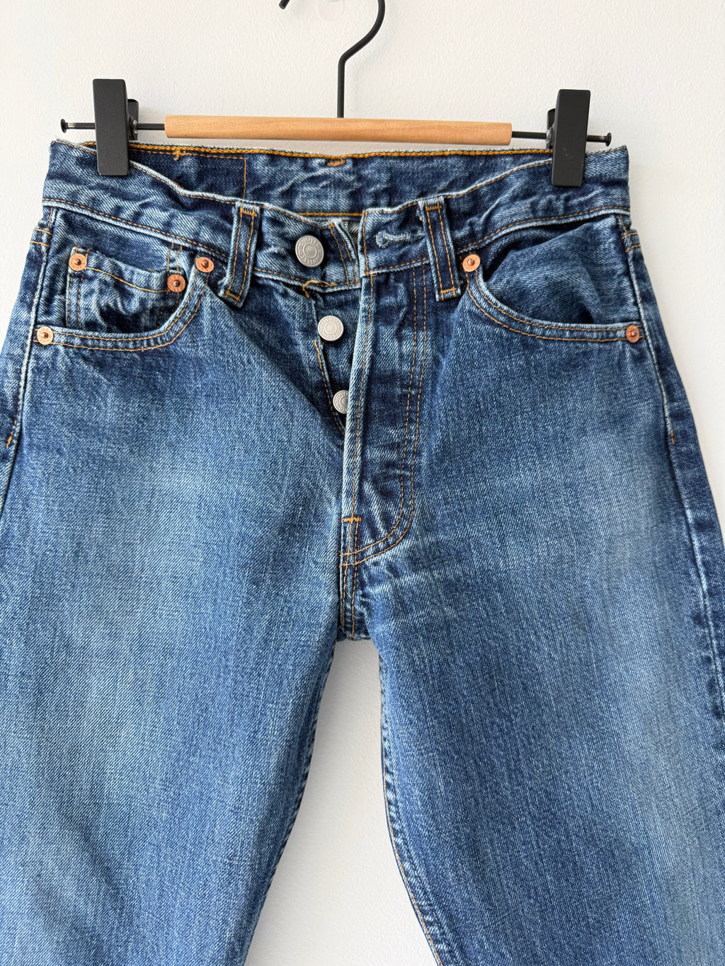 W24 L29 vintage Levis 501 23/24” measured waist faded dark blue 501s 90s denim