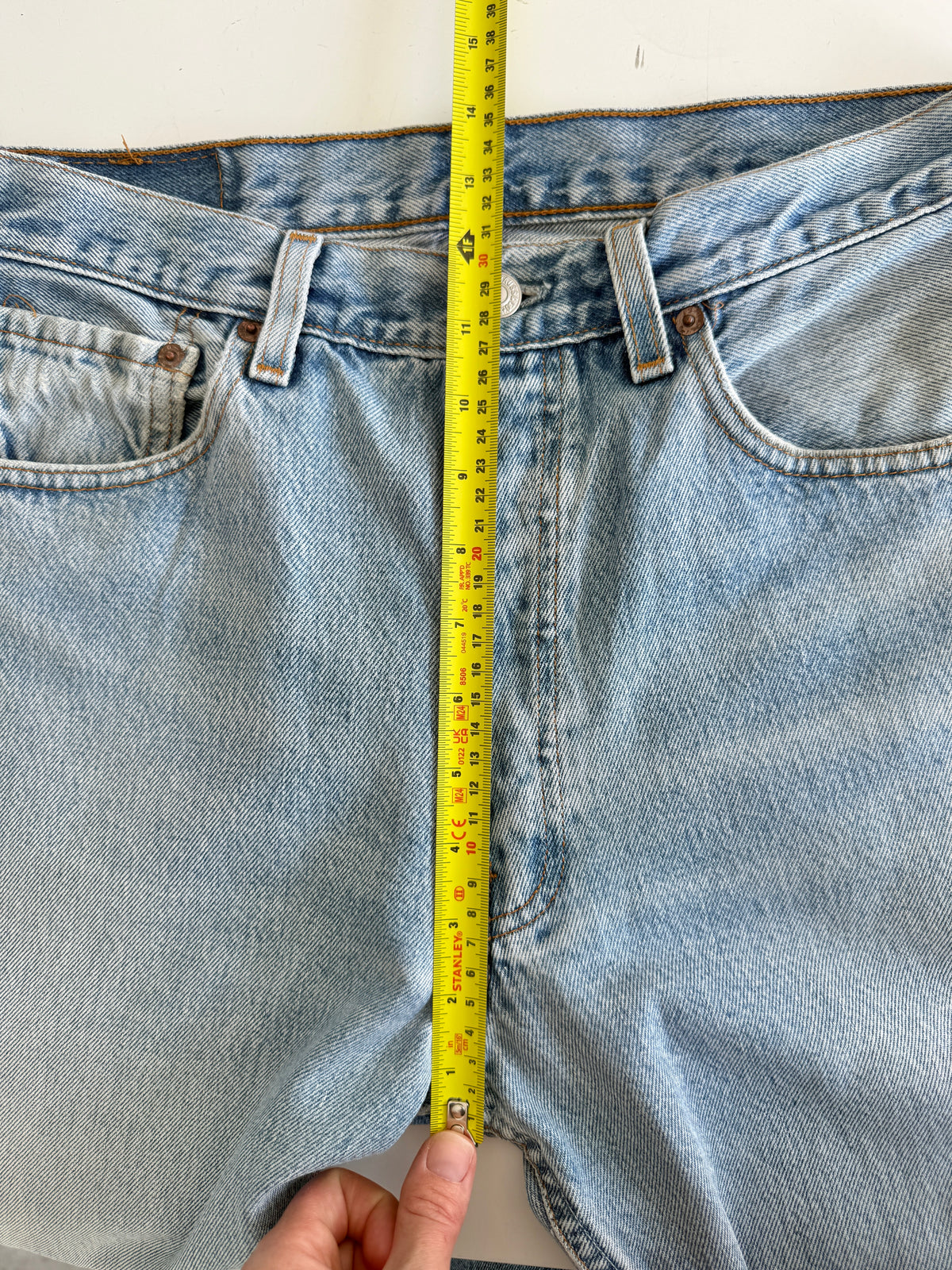 W31 L28 vintage Levis 501 light blue 30/31” measured waist 501s 90s USA