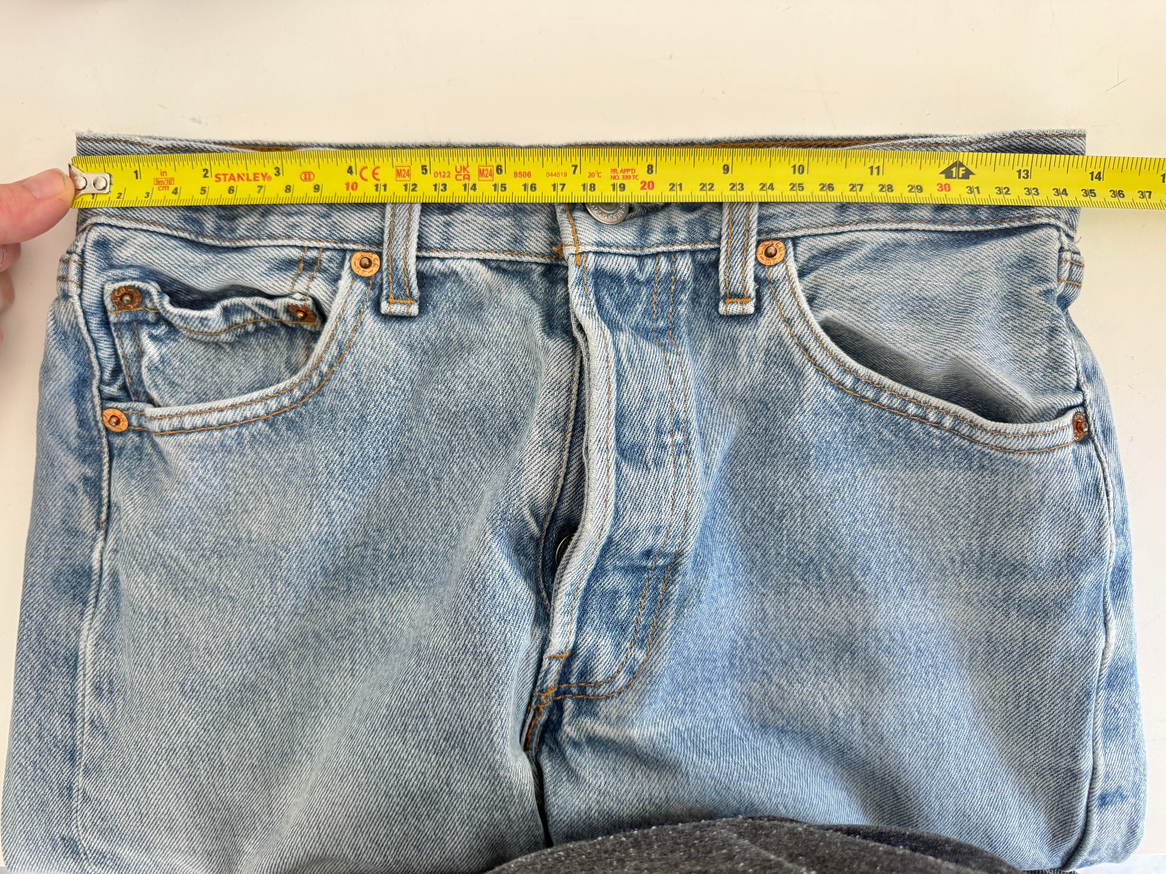 W27 vintage Levis 501 shorts 26/27” light blue Levi’s 501s 90s