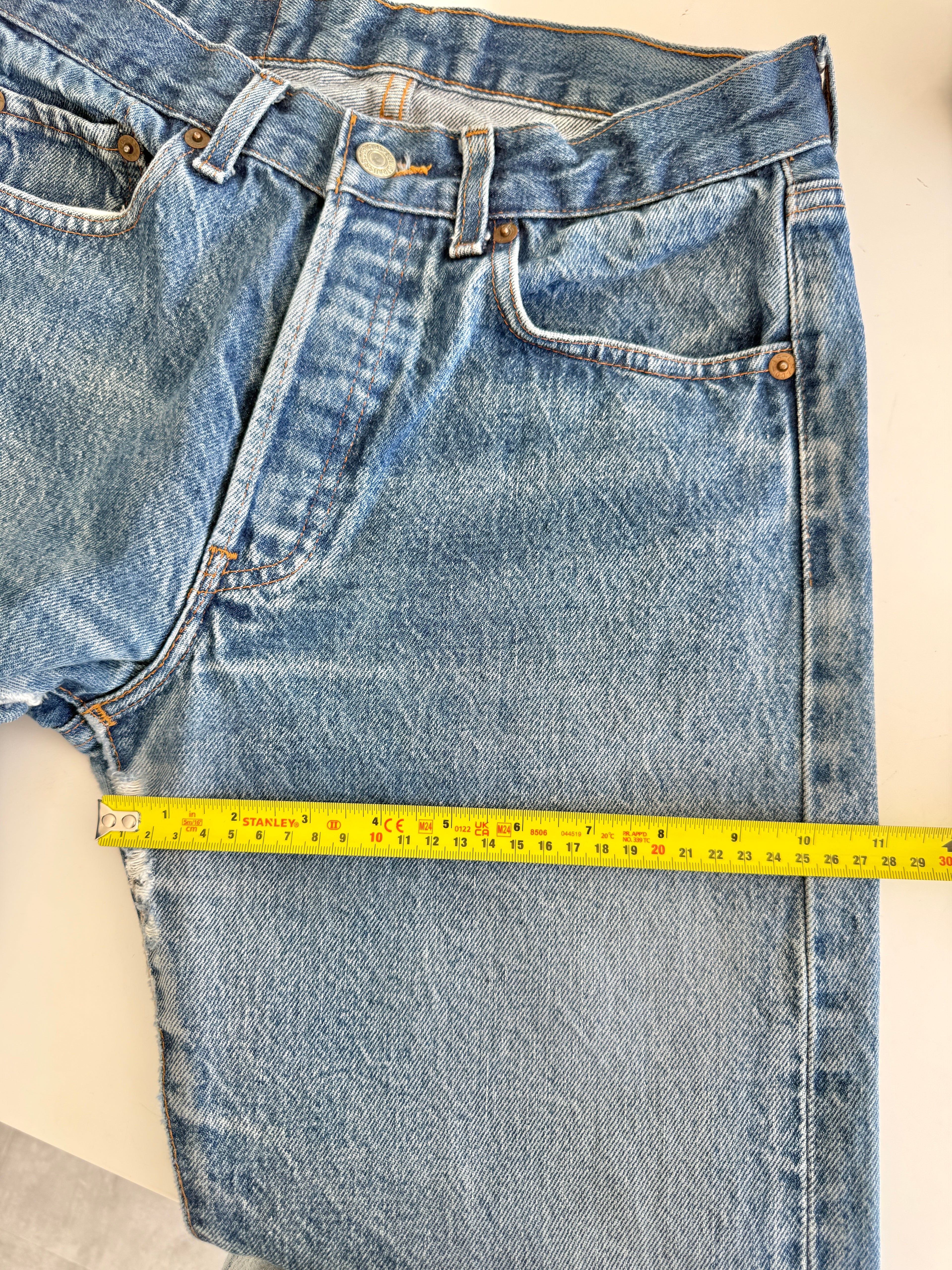 W27 L27 vintage Levis 501 26/27” measured waist dark faded blue 501s 80s