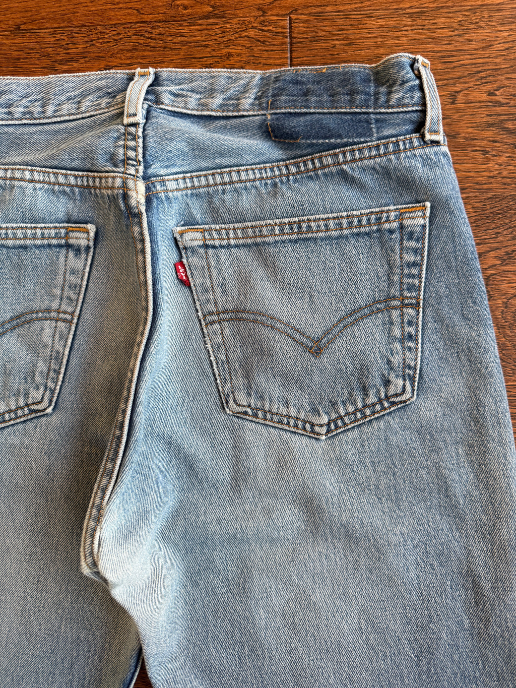 W32 L33 vintage Levis 501s 31/32” measured medium blue faded Y2K 501s
