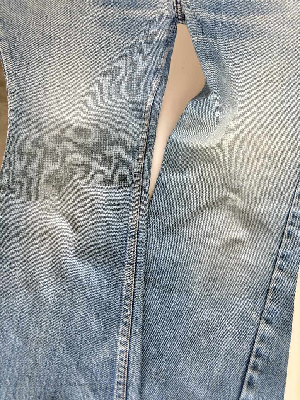 W28 L27 vintage Levis orange tag light blue faded 28” measured waist 501s 80s