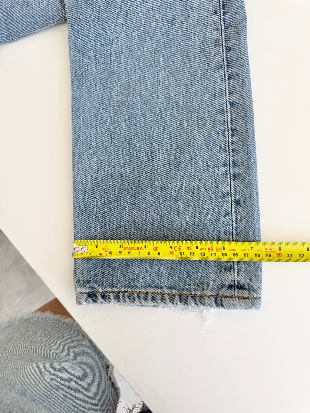 W26 L33 vintage Levis 501 25/26” measured waist medium faded blue 501s Y2K