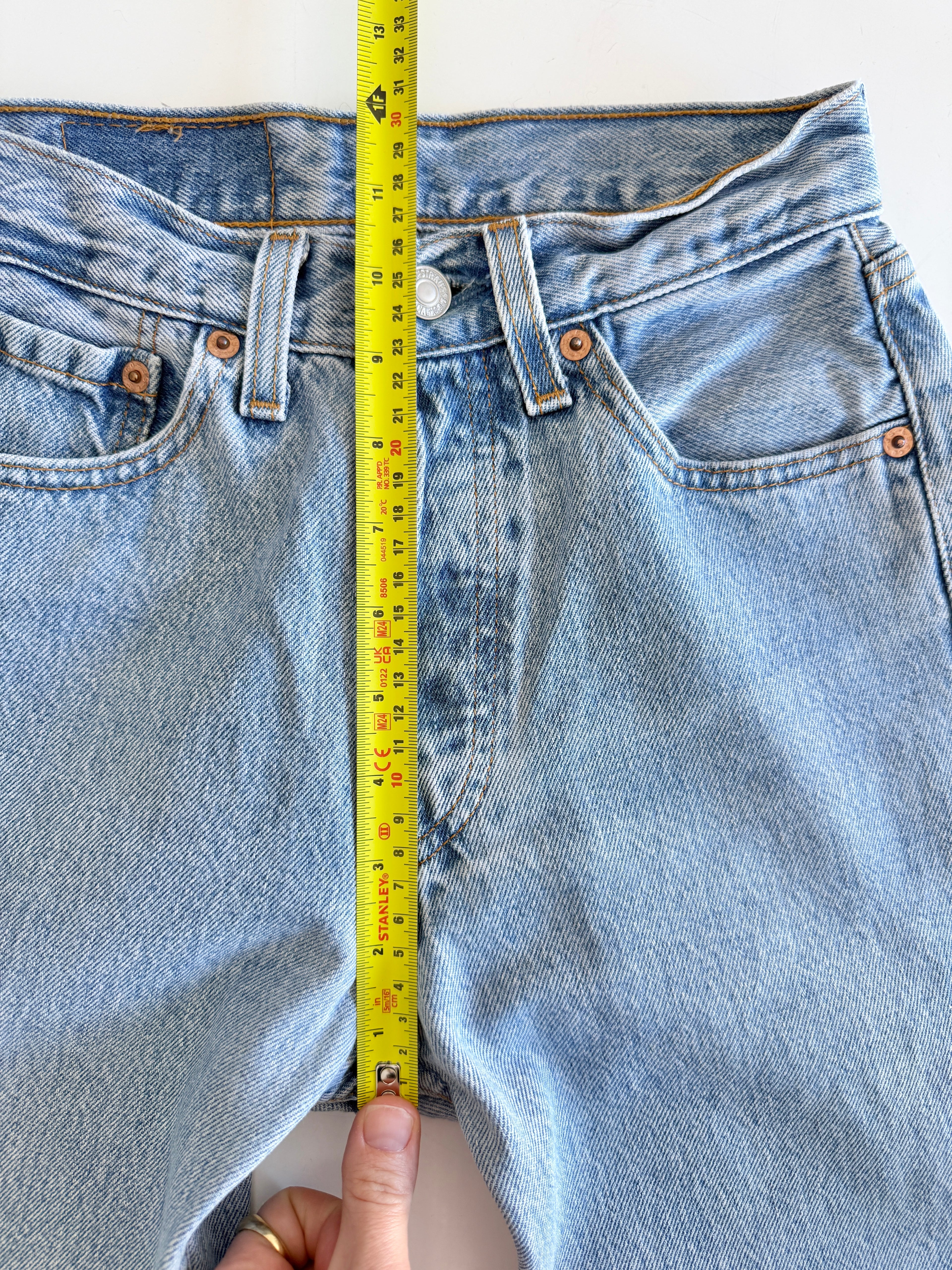 W23 L30 vintage Levis 501s 22/23” light medium blue Levi’s 501s 90s