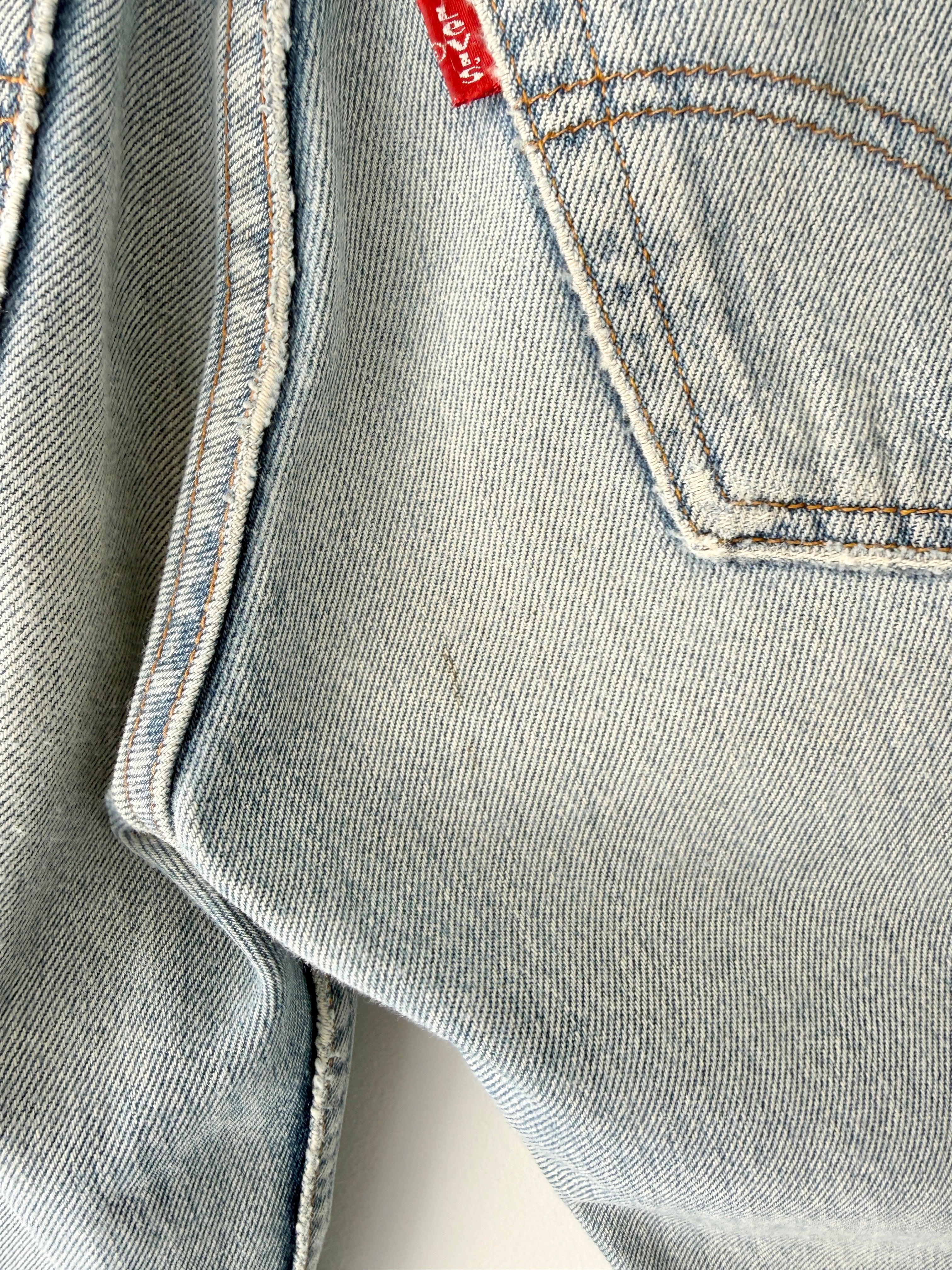 W23 L29 vintage Levis 501 22-23”” measured medium light denim whiskers 90s 501s