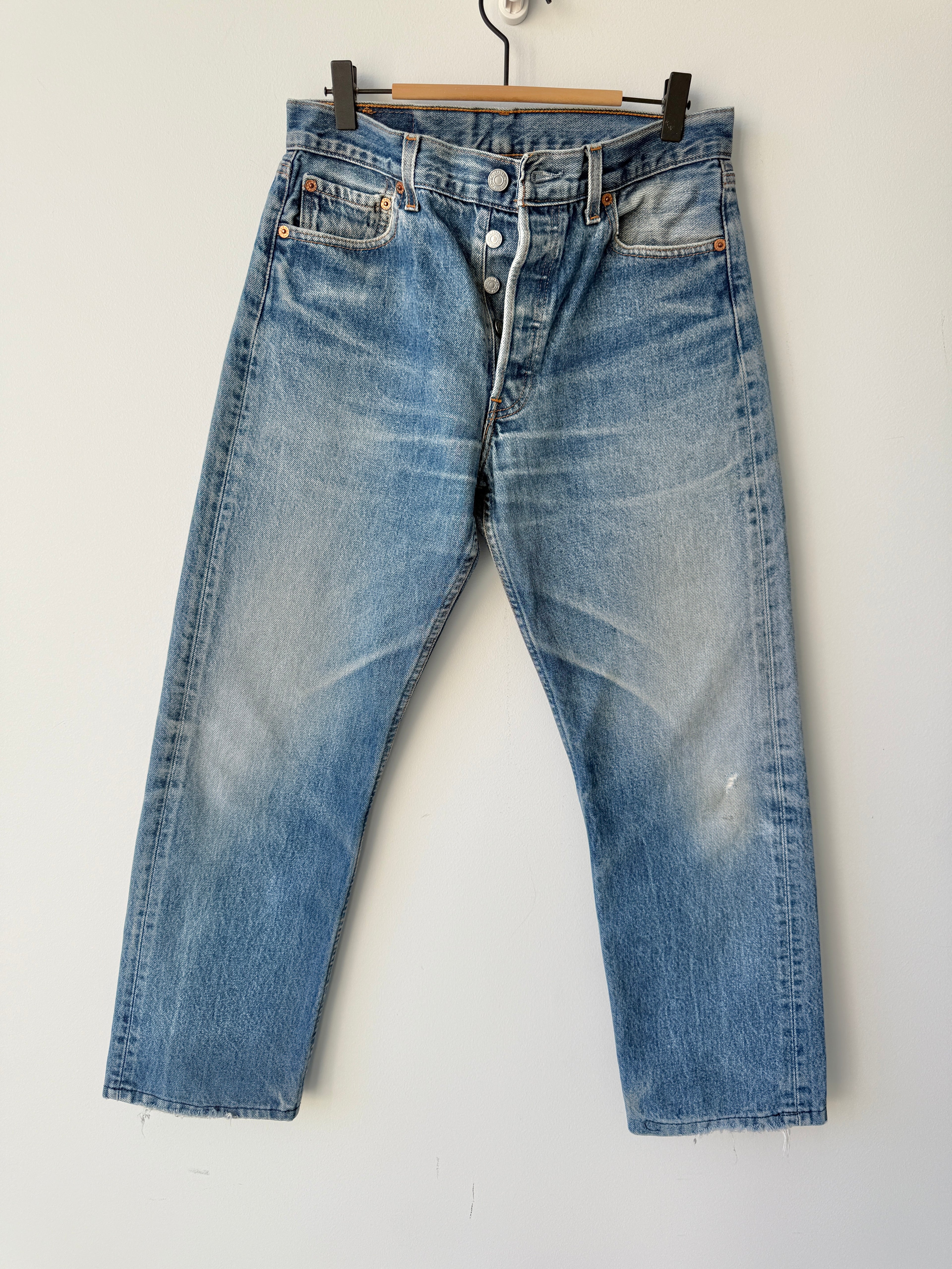 W29 L27 vintage Levis 501 28-29” dark faded whiskers blue 90s Levi’s 501s