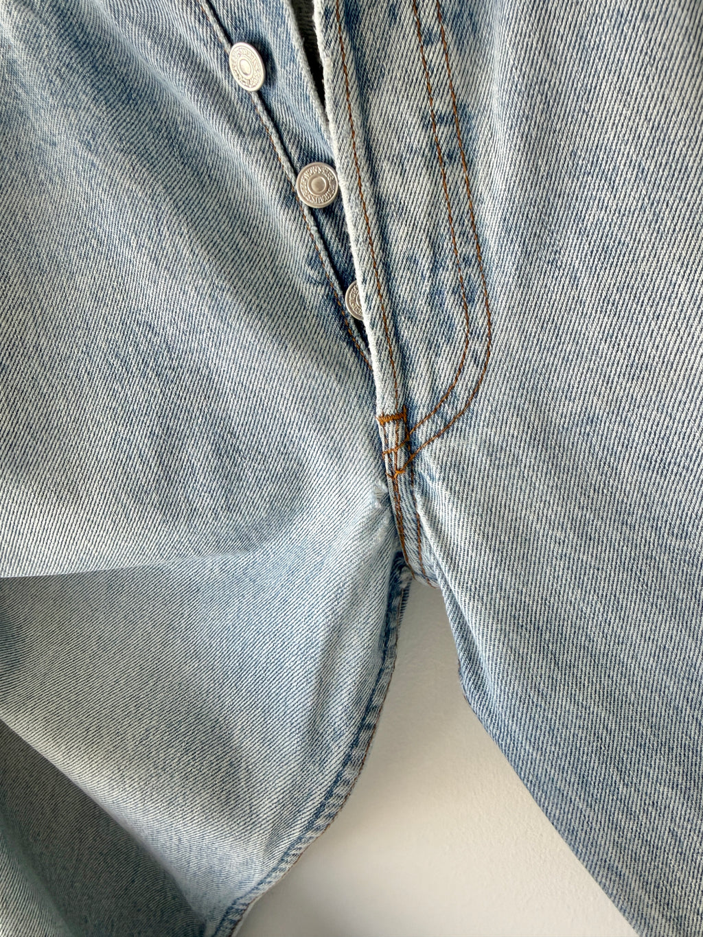 W29 L35 vintage Levis 501 28-29” measured light blue faded 90s denim Levi’s 501s