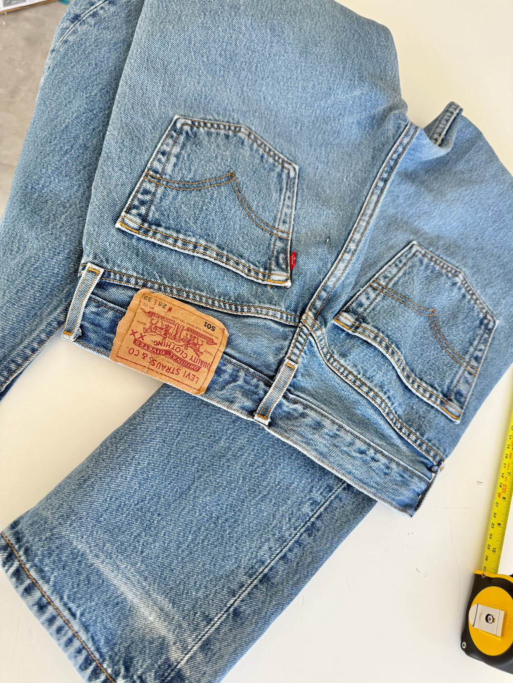 W26 L30 vintage Levis 501 25-26” medium blue 90s Levi’s 501s