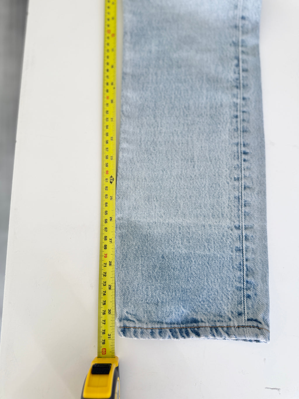 W24 L31 vintage Levis 501 23-24” measured light blue fade denim 90s Levi’s 501s USA