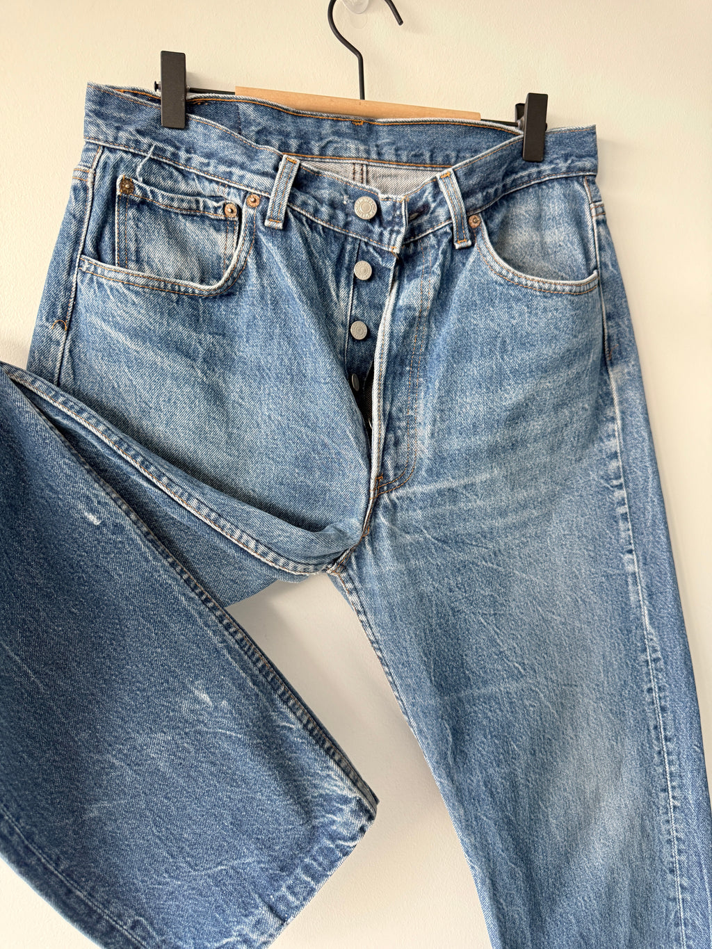 W31 L31 vintage Levis 501s 30/31” measured medium dark blue faded  early 90s 501s USA
