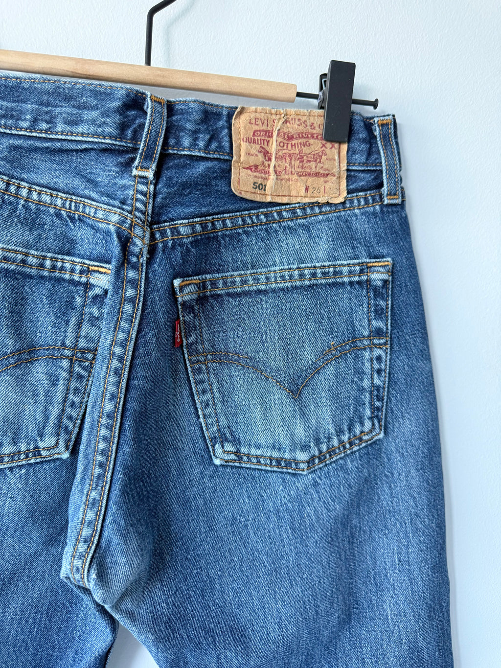 W26 L30 vintage Levis 501 dark blue 25/26” measured waist Y2K levis 501s