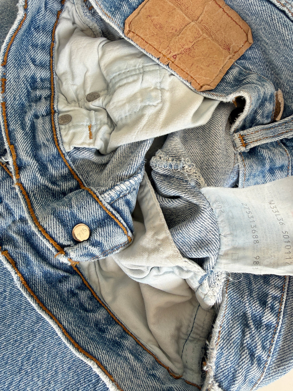 W31 L31 vintage Levis 501 30/31” measured waist light faded blue 80s 501s