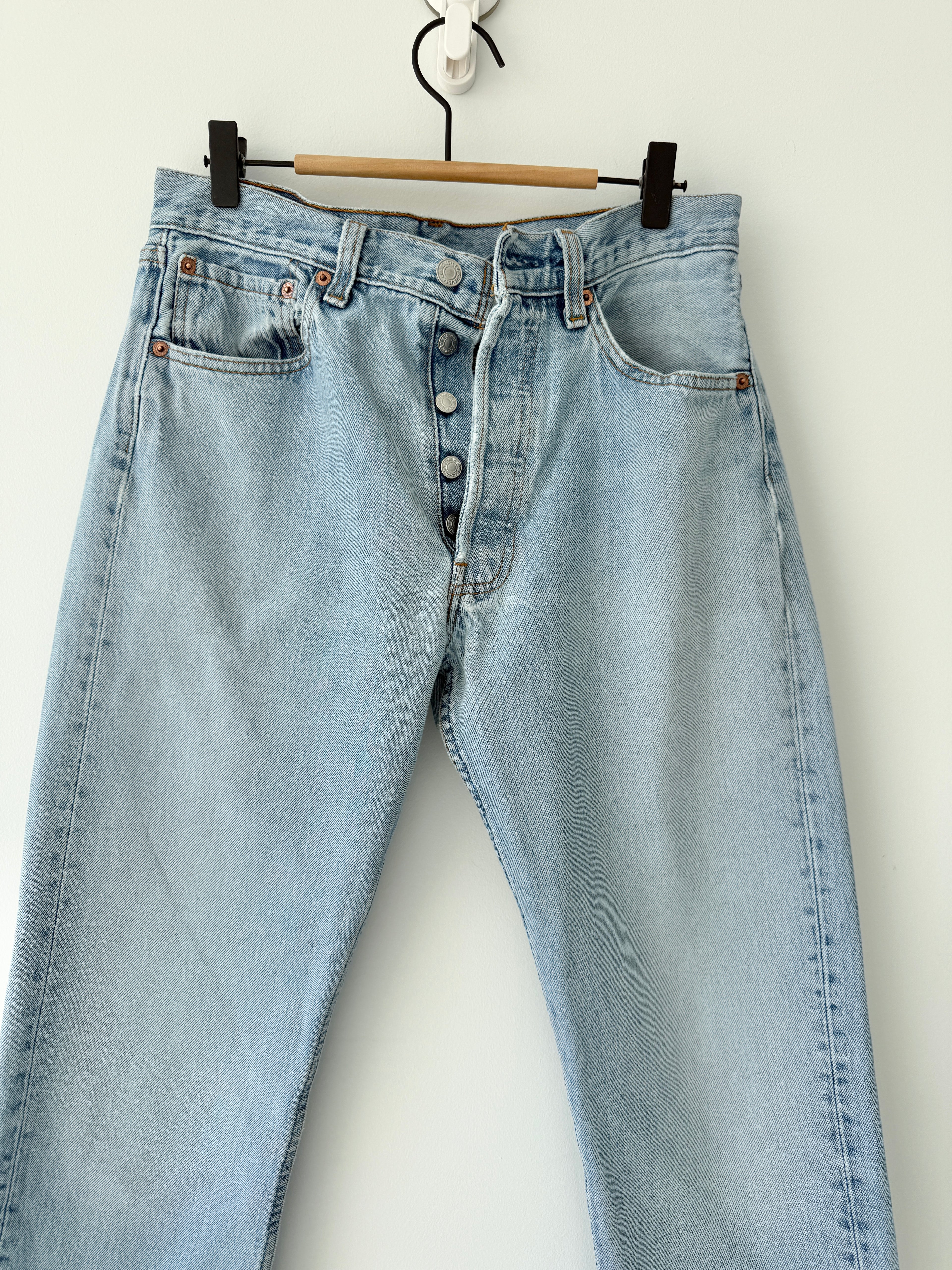 W29 L30 vintage Levis 501 28/29” measured light faded blue denim Levi’s 501s USA