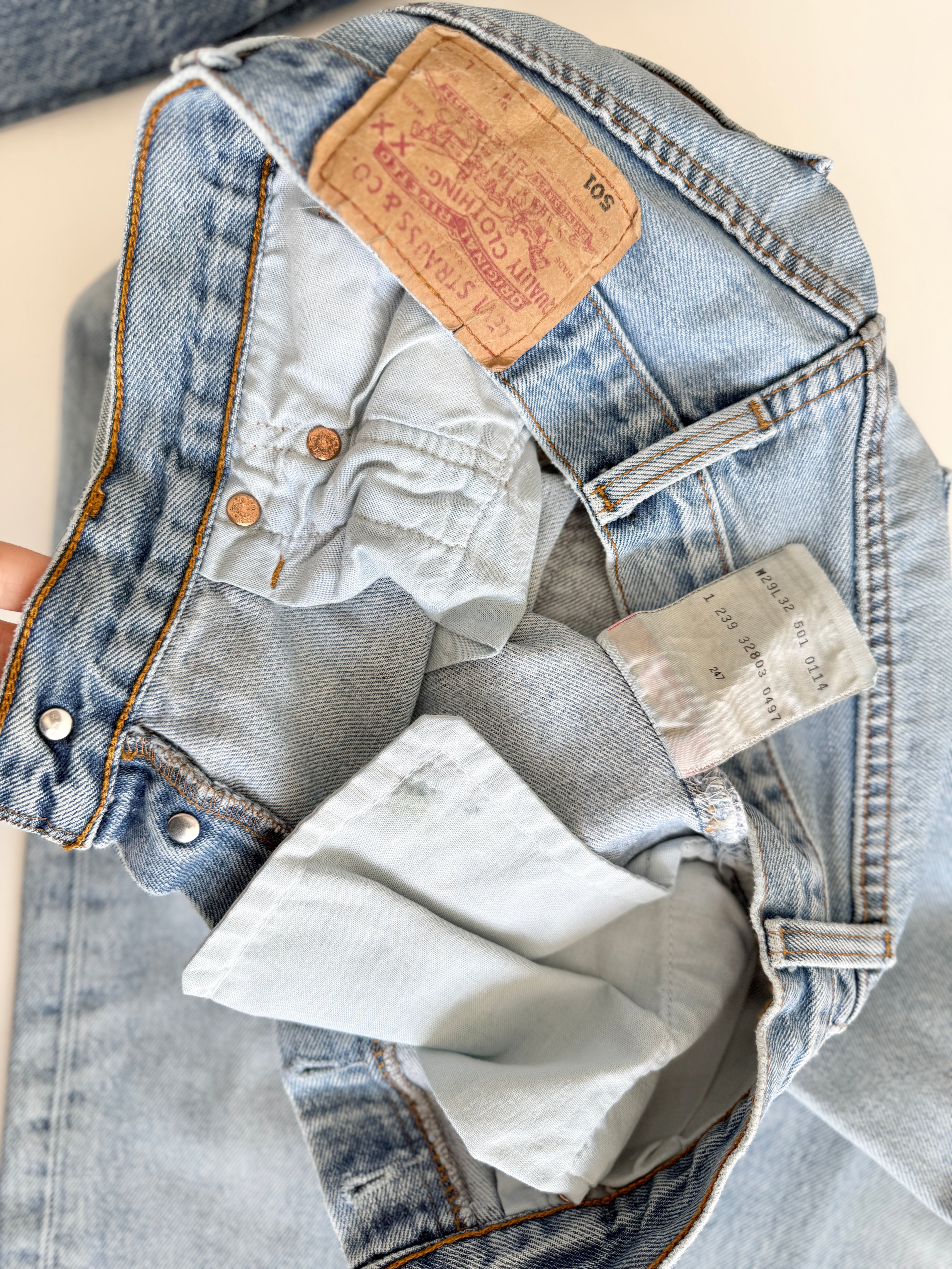 W27 L31 vintage Levis 501 26-27” measured light blue 90s denim Levi’s 501s