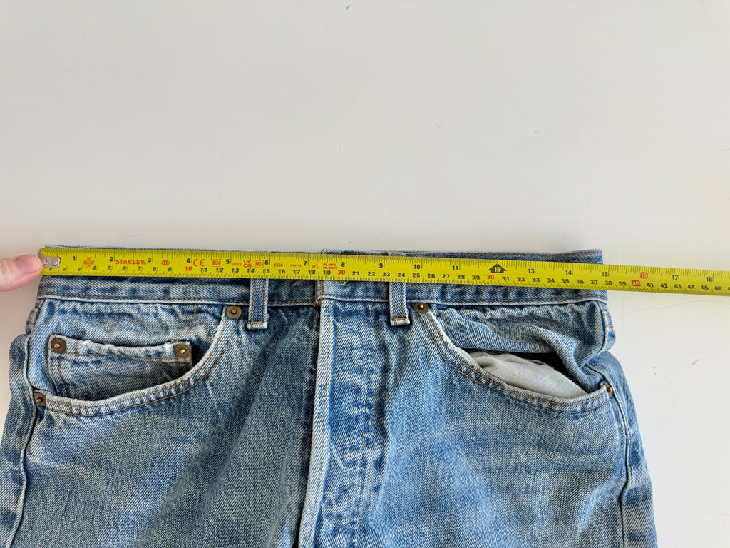 W29 L34 vintage Levis 501 28-29” measured medium faded blue 80s Levi’s 501s