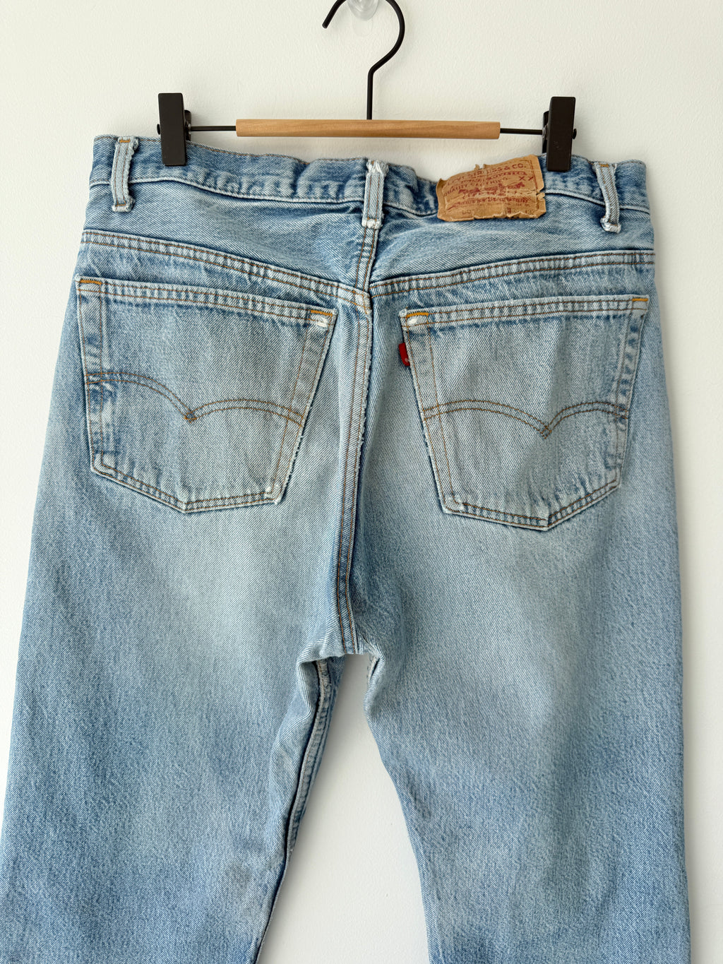 Soft denim W34 L29 vintage Levis 501 33/34” measured waist light faded blue distressed USA 90s 501s