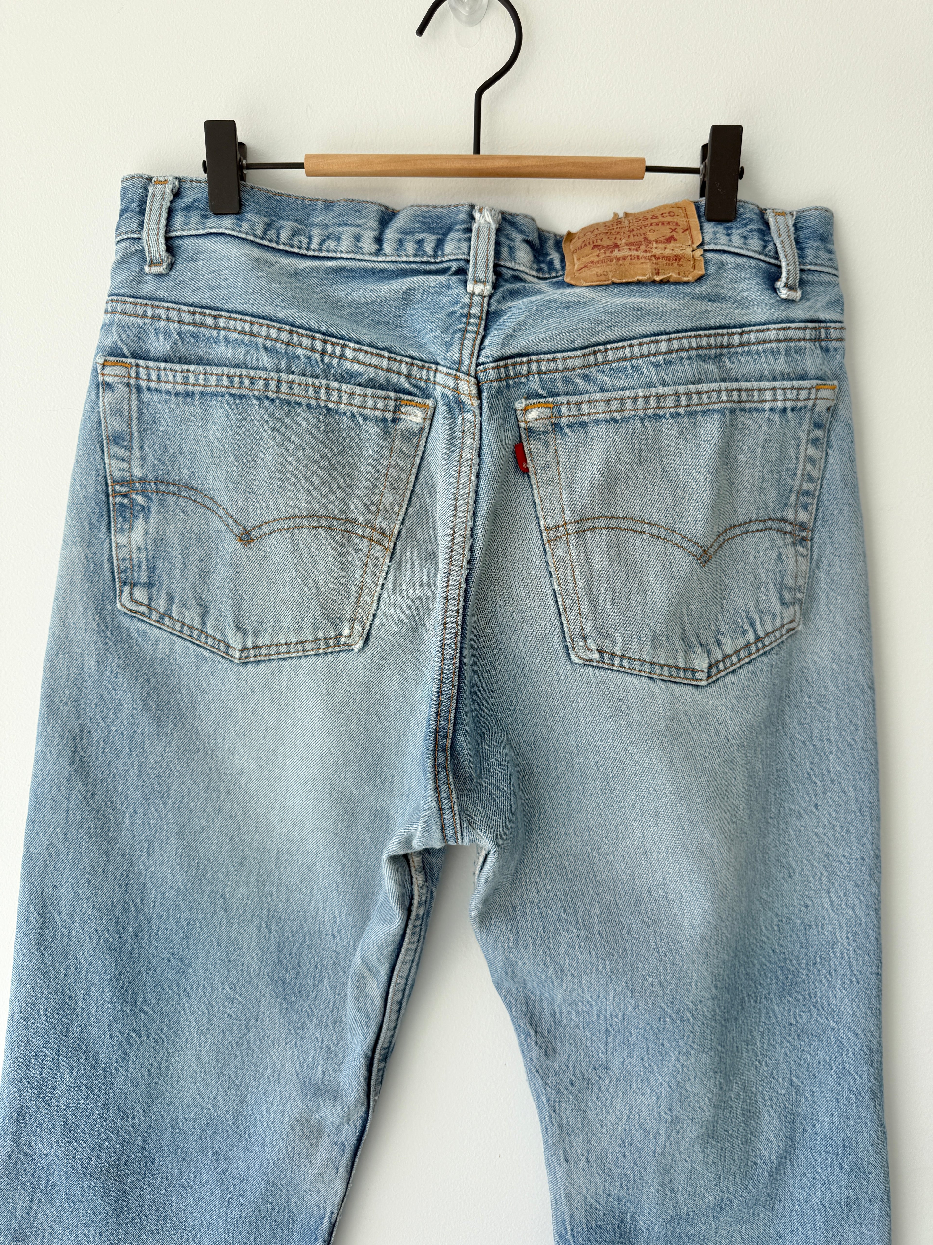 Soft denim W34 L29 vintage Levis 501 33/34” measured waist light faded blue distressed USA 90s 501s