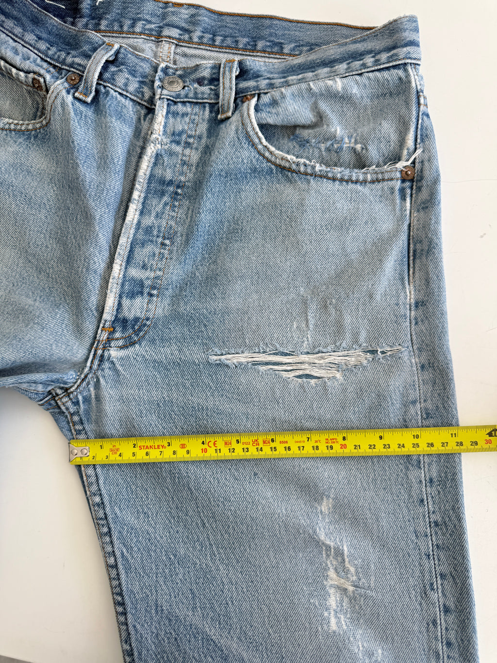 W30 L29 vintage Levis 501 29/30” measured waist faded light blue distressed early 90s USA 501s