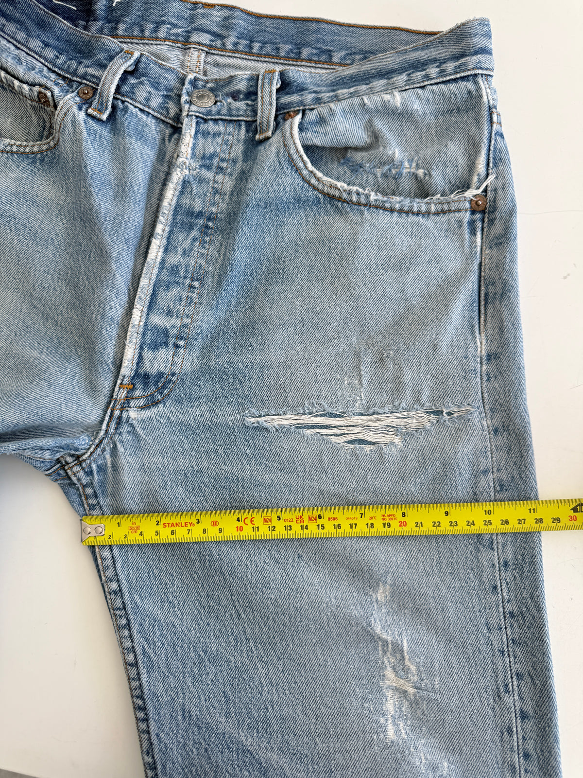W30 L29 vintage Levis 501 29/30” measured waist faded light blue distressed early 90s USA 501s