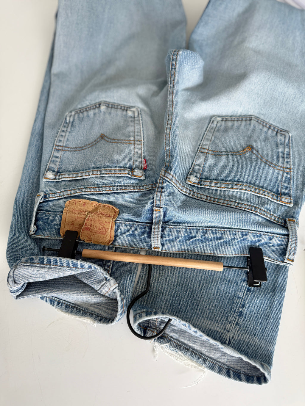 W28 L35 vintage Levis 501 27/28” measured medium light faded blue denim 80s Levi’s 501s