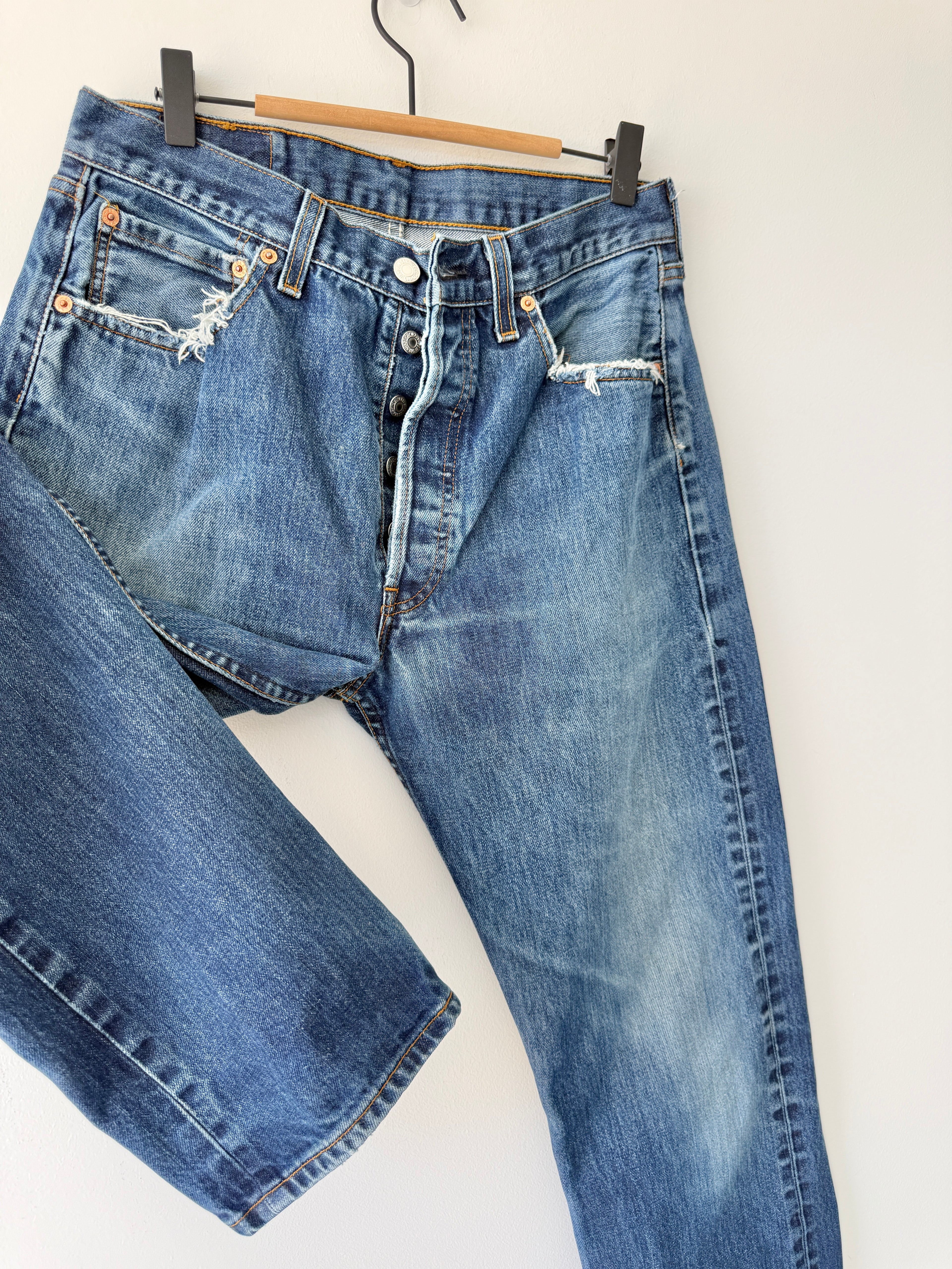 W29 L30 vintage Levis 501 29” measured waist dark indigo faded blue 501s Y2K