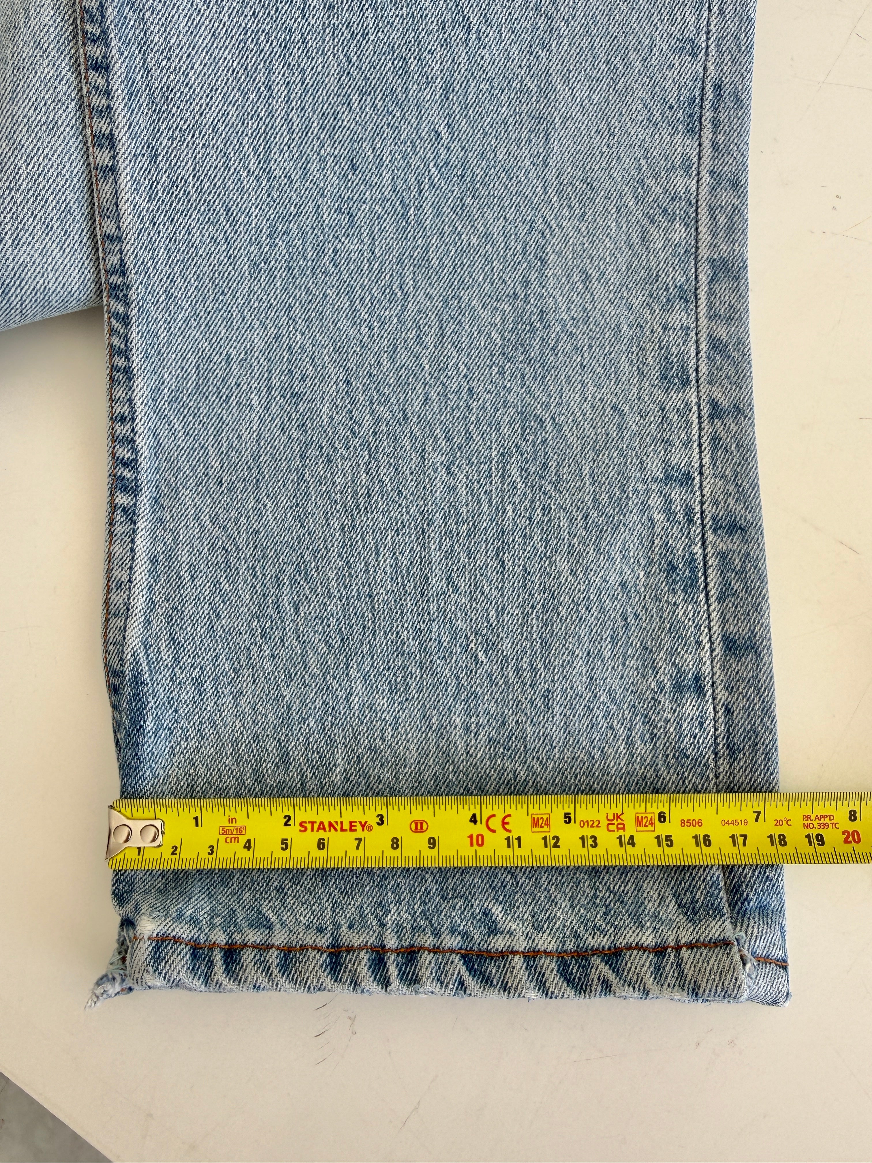 W29 L31 vintage Levis 501 29” measured waist light faded blue USA 90s 501s