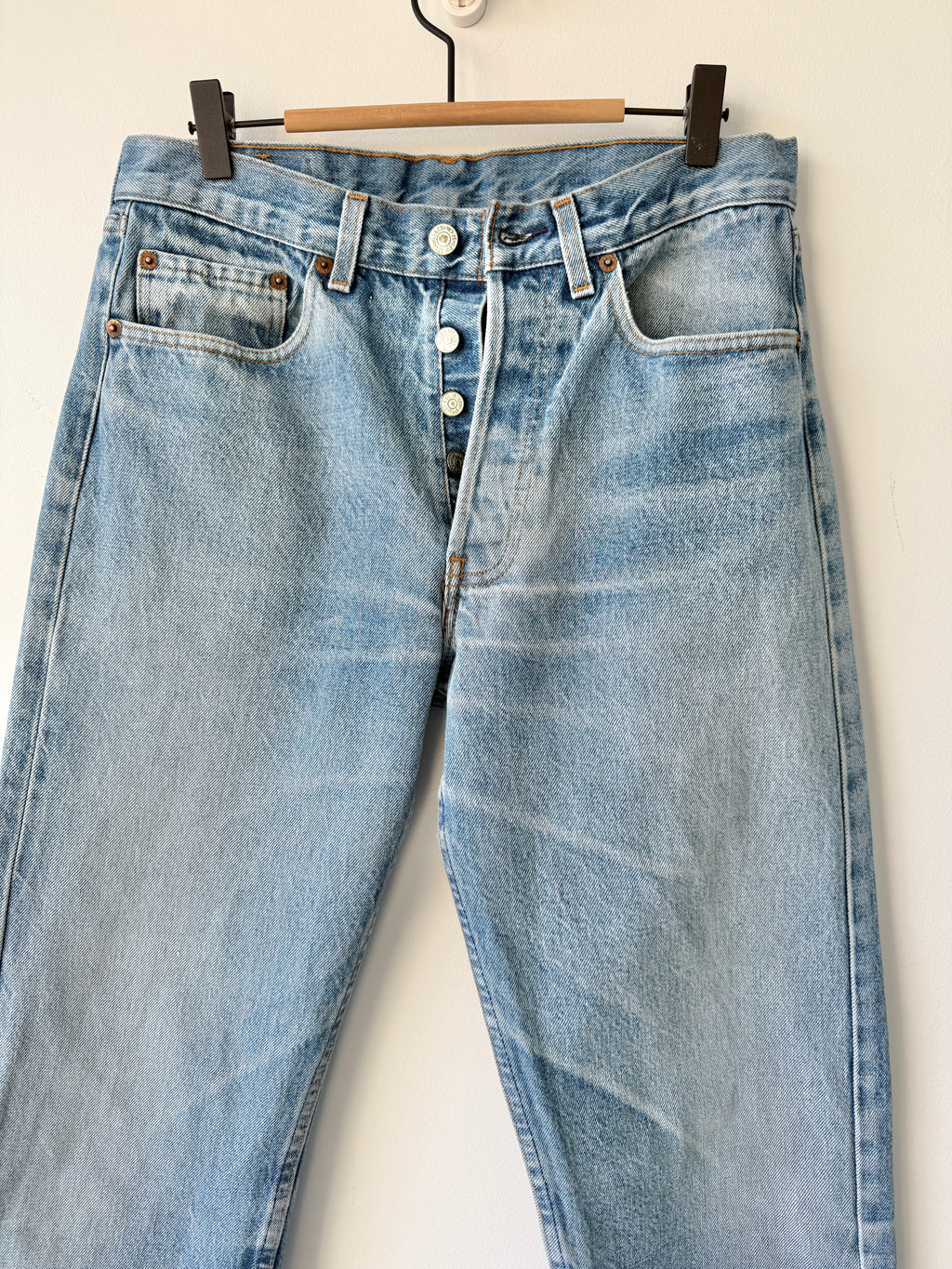 W29 L31 vintage Levis 501 28-29” measured medium faded blue made in 80s