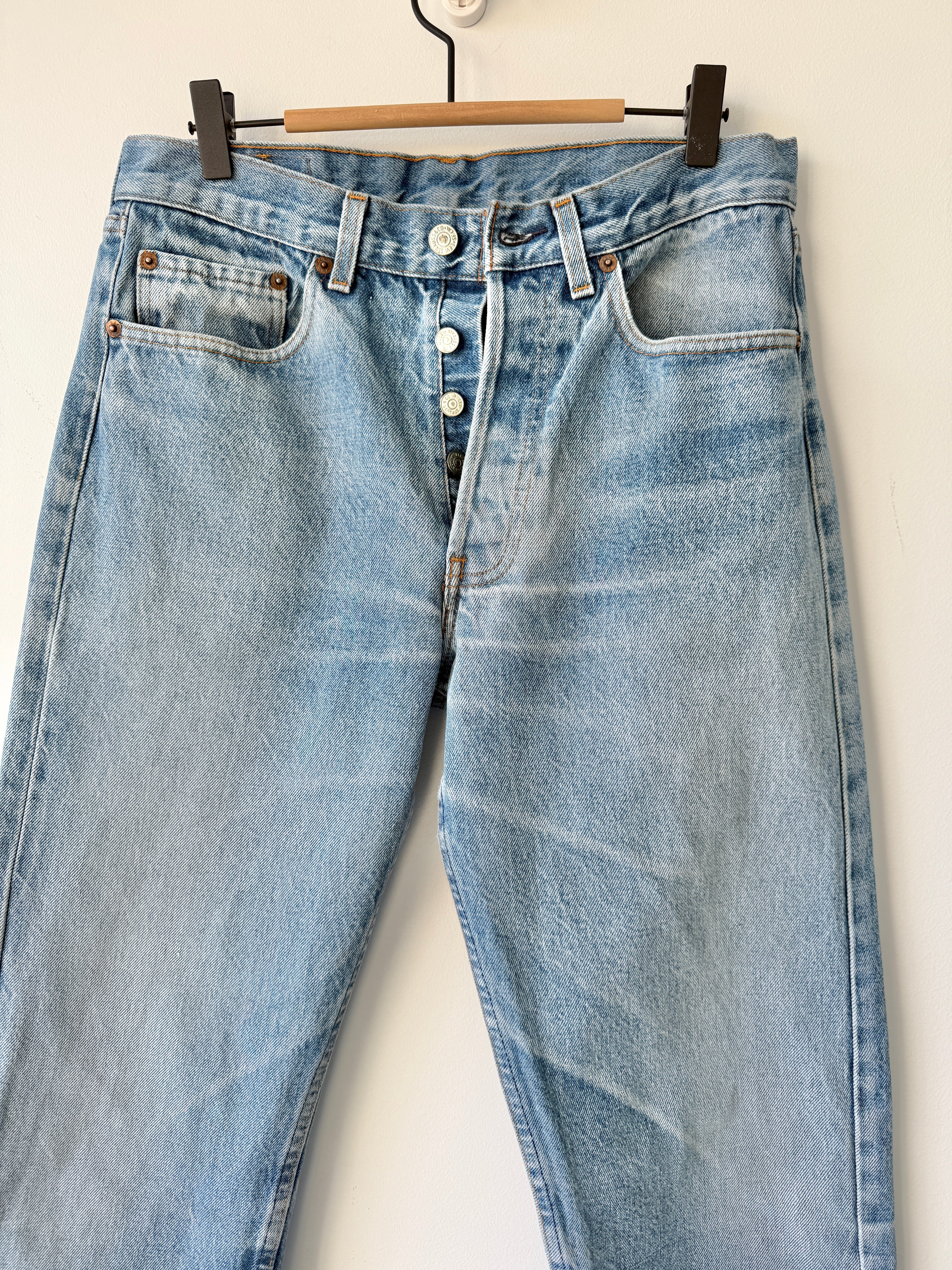 W29 L31 vintage Levis 501 28-29” measured medium faded blue made in 80s