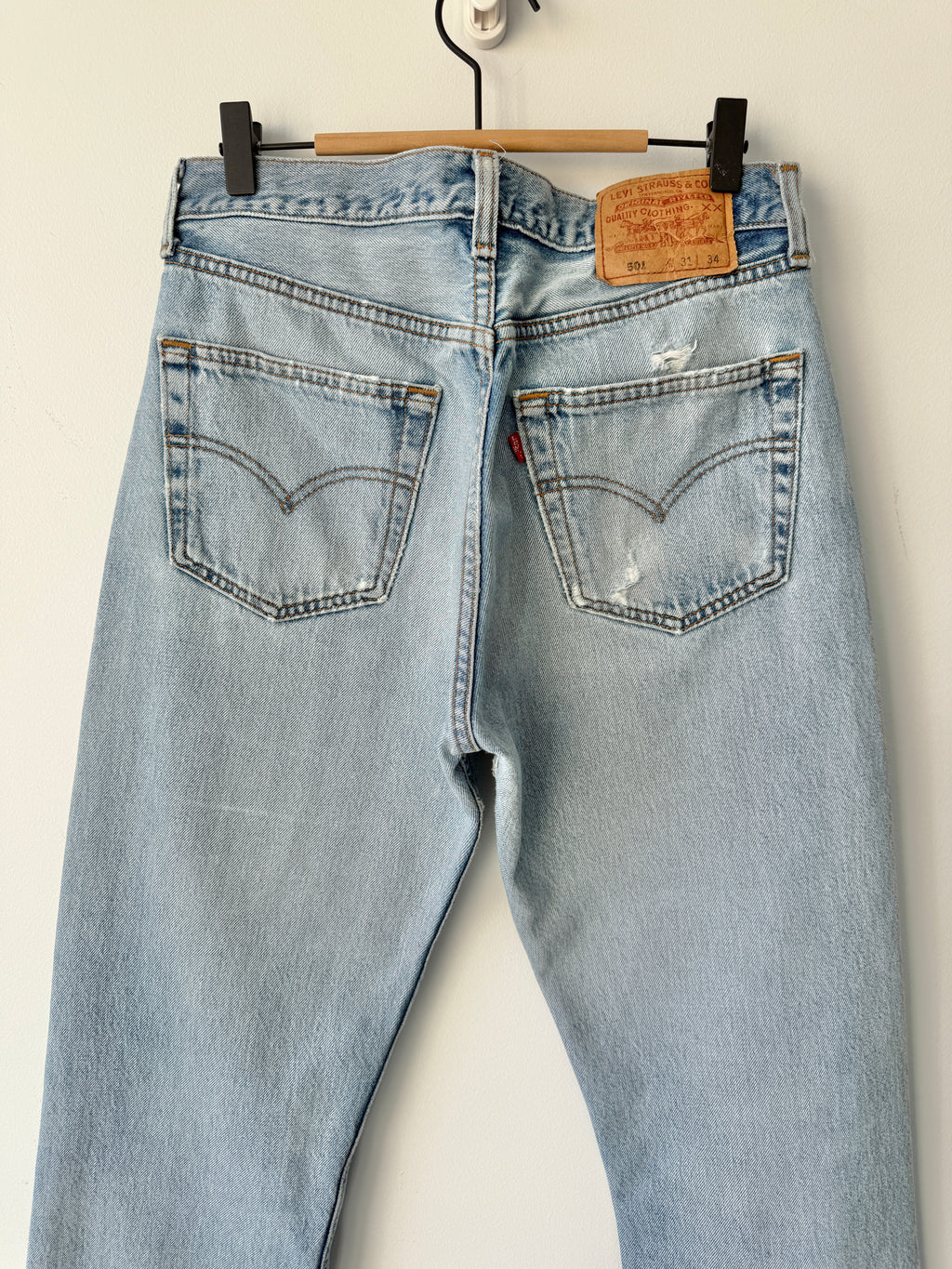 W29 L33 vintage Levis 501 29” measured light faded blue made in 90s
