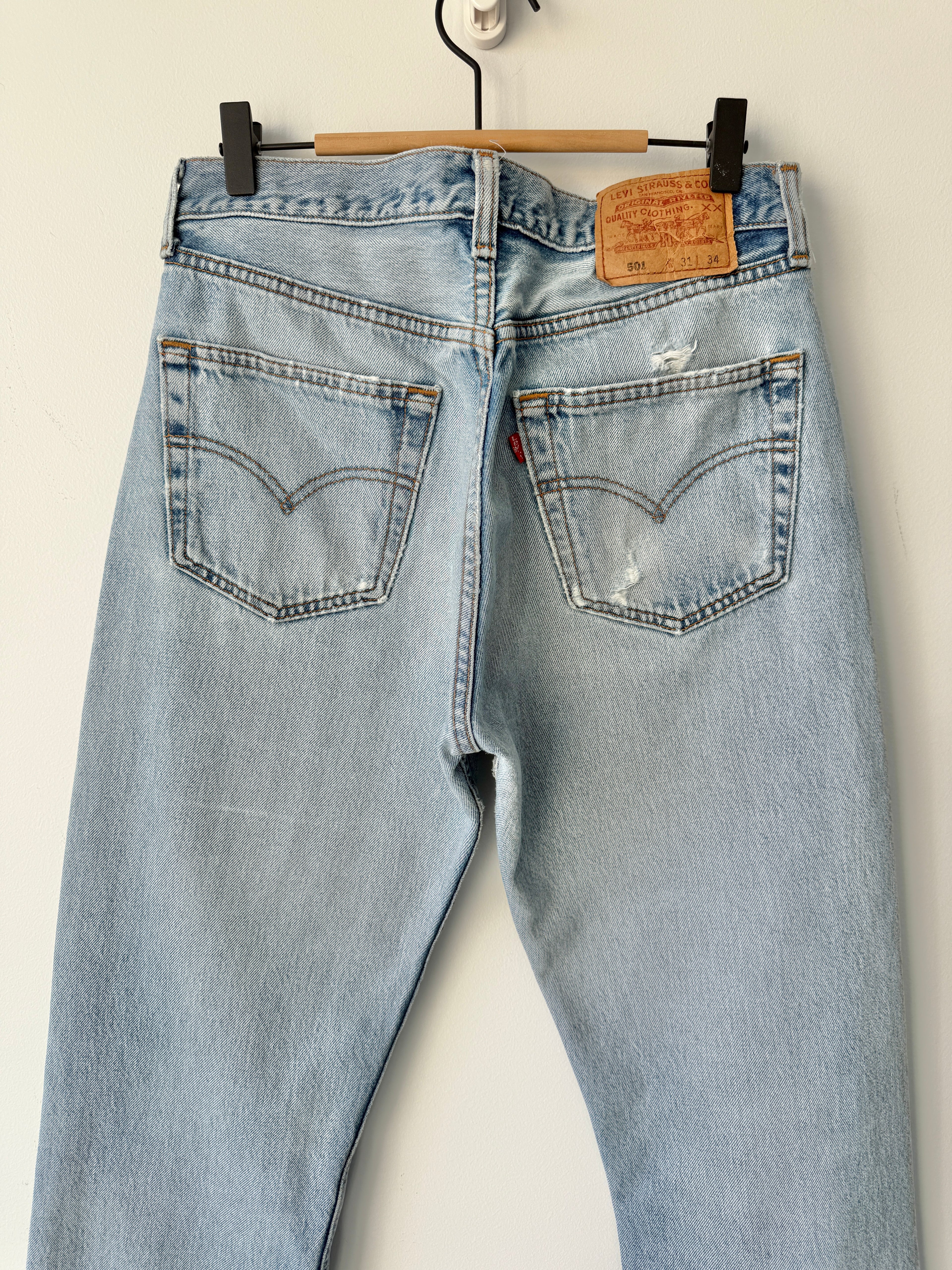 W29 L33 vintage Levis 501 29” measured light faded blue made in 90s