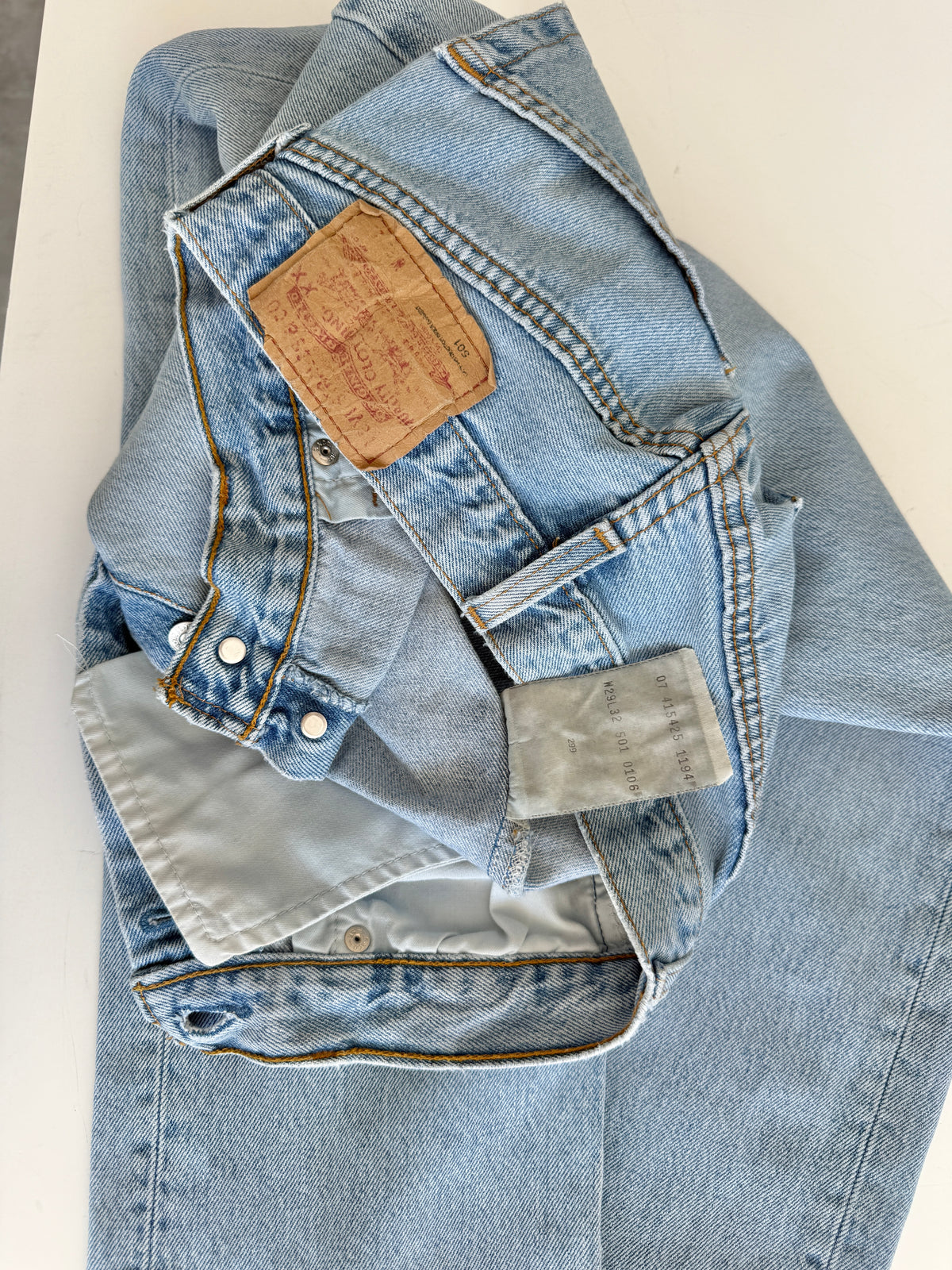 W27 L31 vintage Levis 501 26/27” measured waist light blue faded  90s 501s