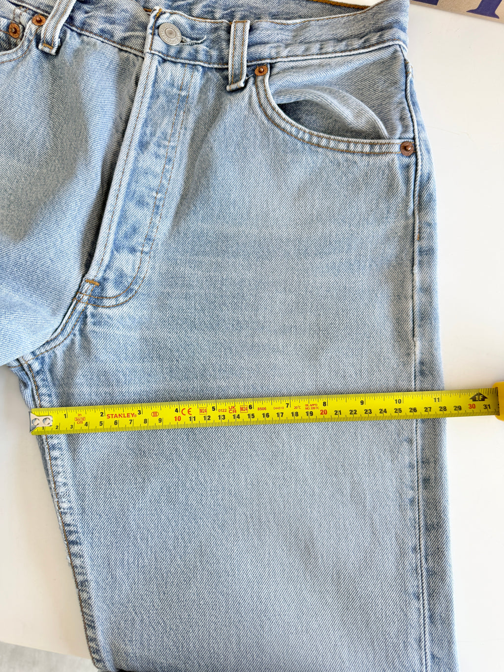 W29 L32 vintage Levis 501 28/29” light blue Levi’s 501s 90s