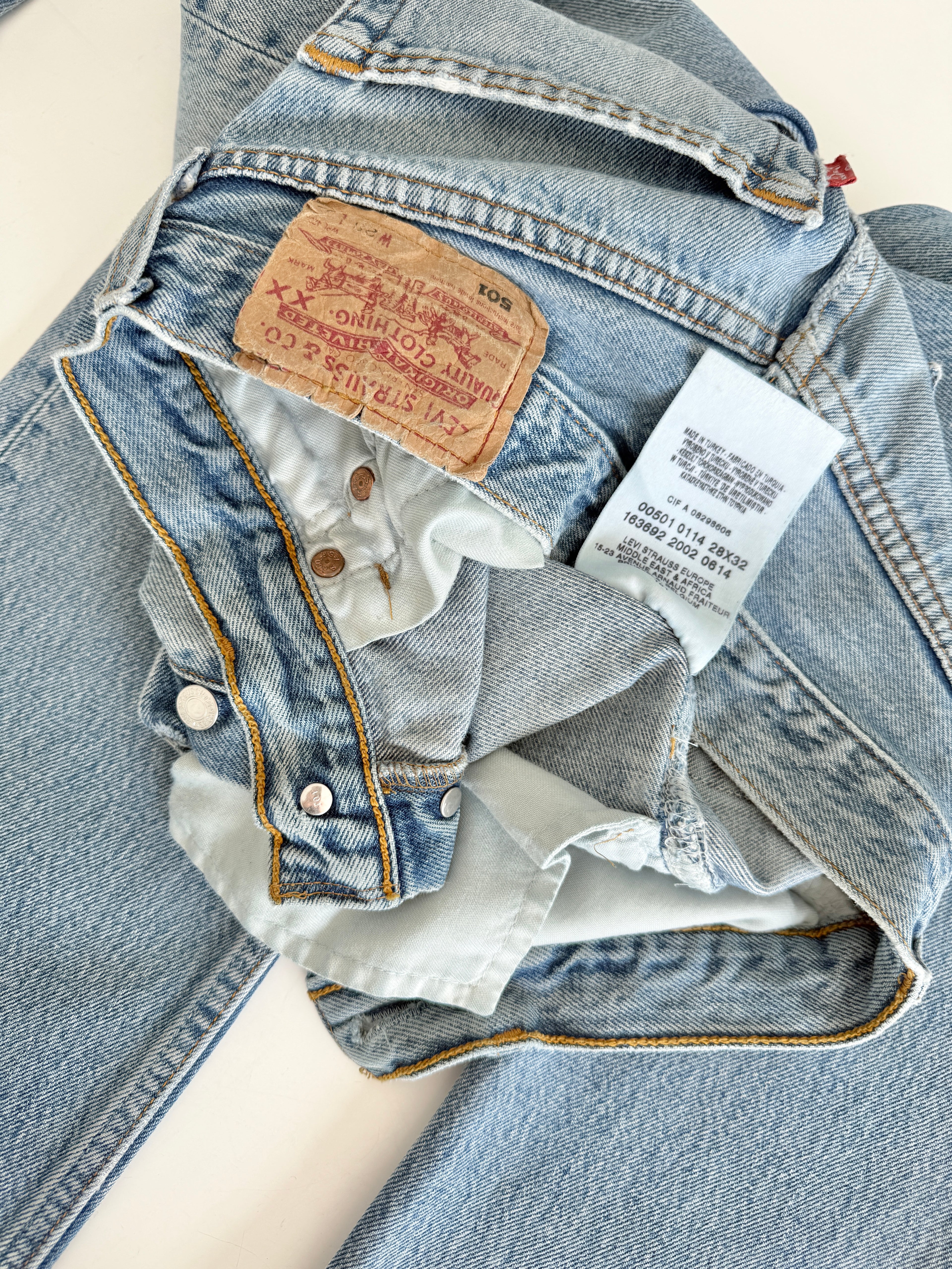 W26 L31 vintage Levis 501 25/26” measured waist medium light blue 501s Y2K denim