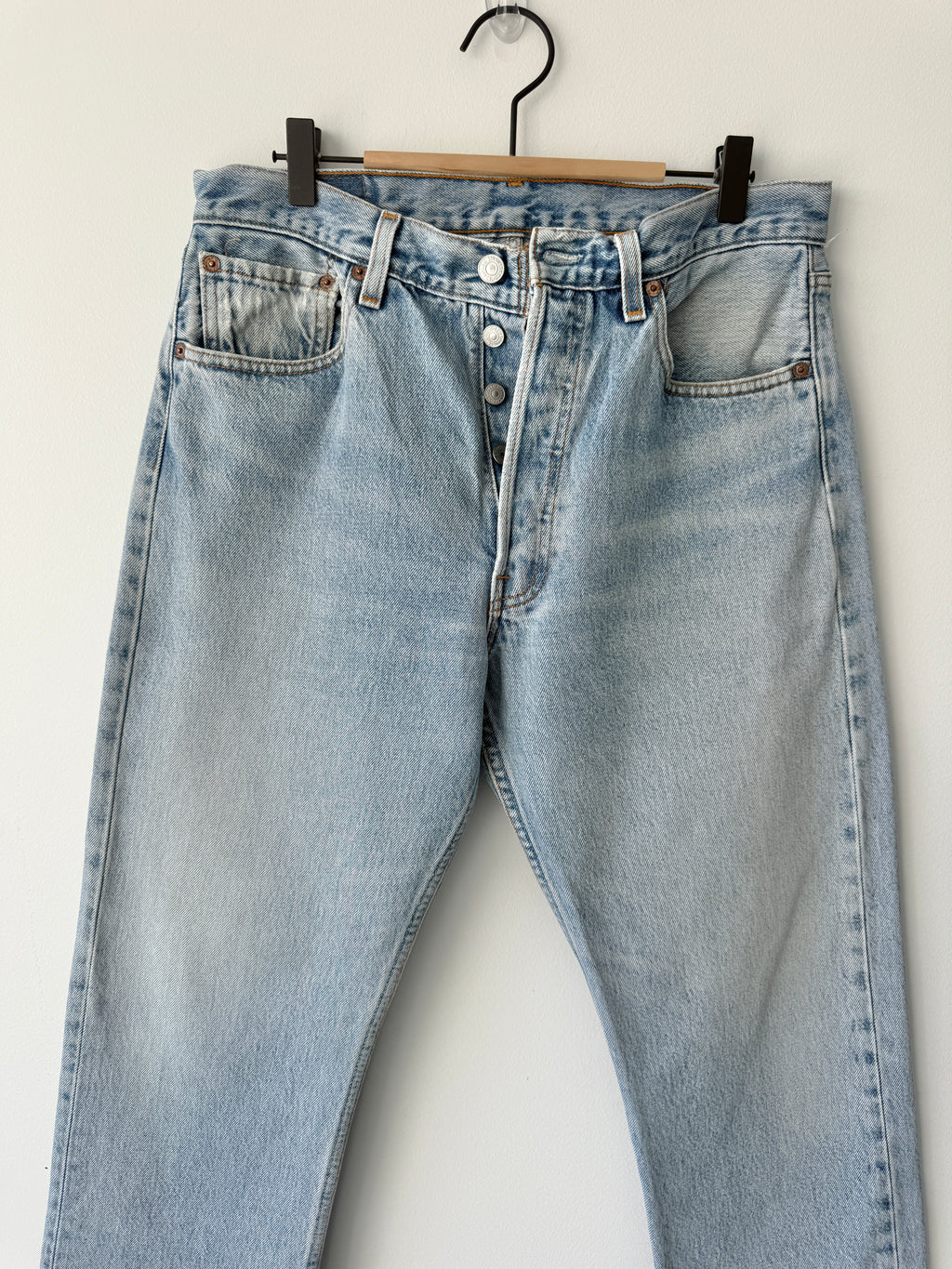 W31 L28 vintage Levis 501 light blue 30/31” measured waist 501s 90s USA