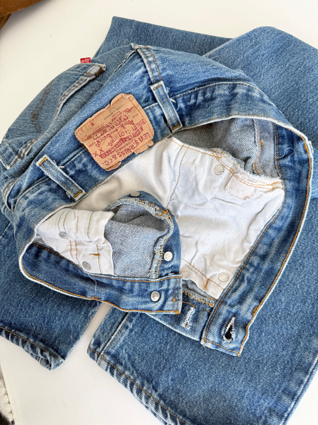 W29 L32 vintage Levis 501 28-29” measured dark faded blue denim 80’s levi’s 501s