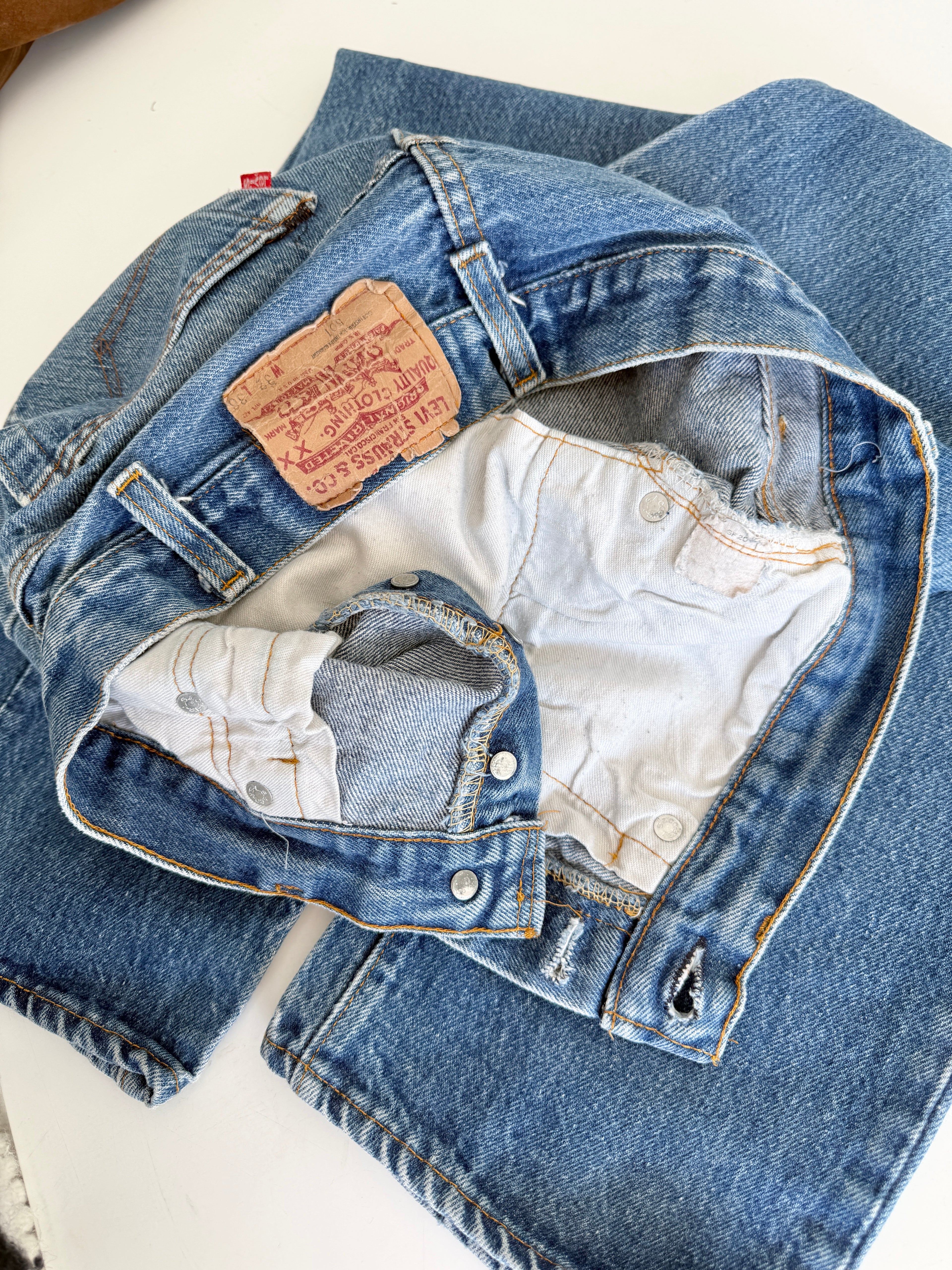 W29 L32 vintage Levis 501 28-29” measured dark faded blue denim 80’s levi’s 501s