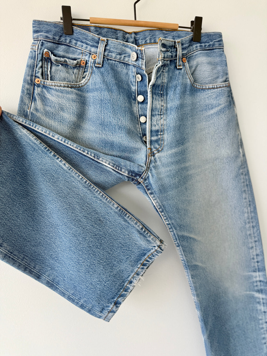 W32 L30 vintage Levis 501 31-32” measured waist faded medium blue made in y2k