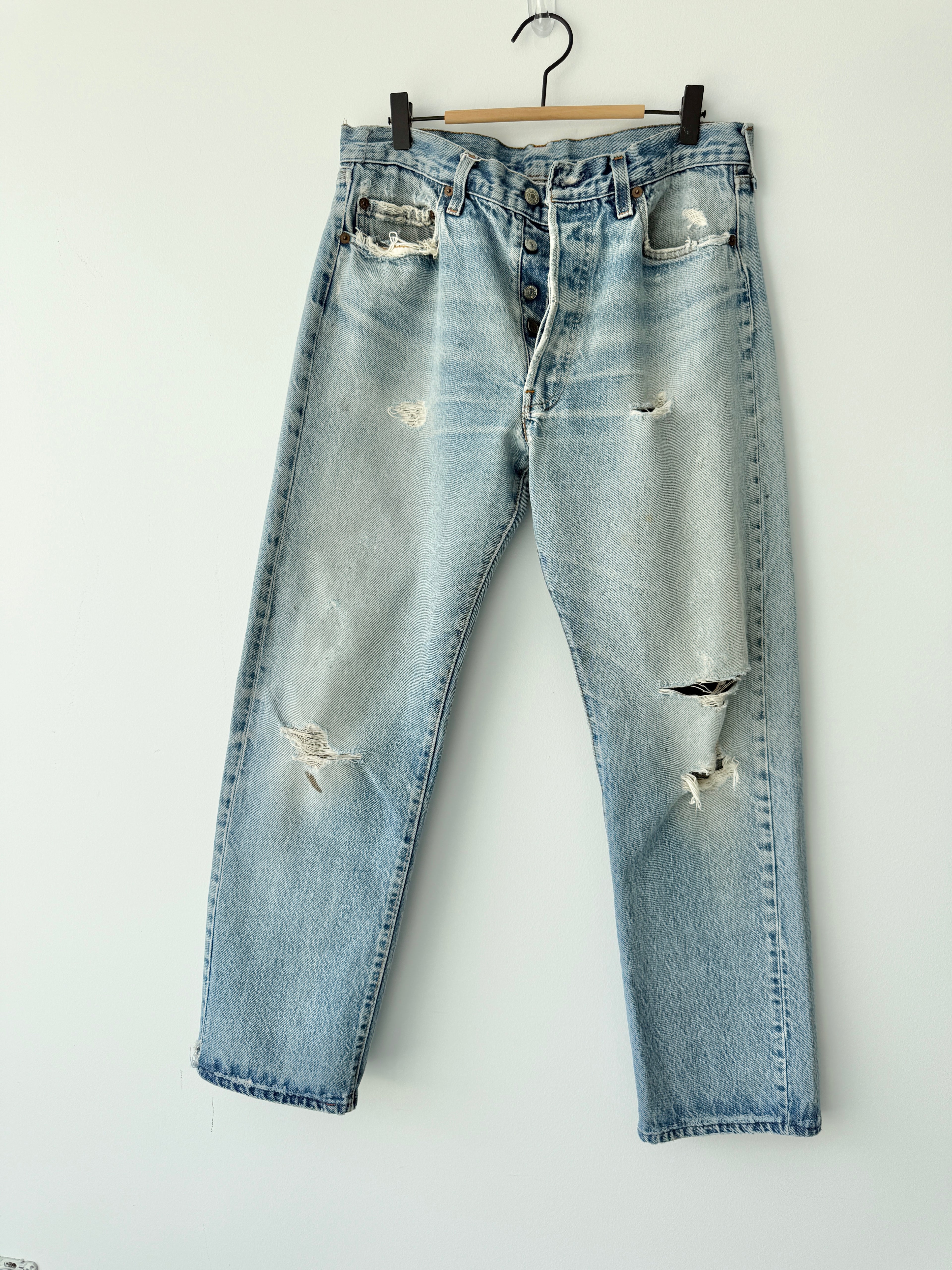 W31 L29 vintage Levis 501s 30/31” medium light blue denim Levi’s 501s 80s USA