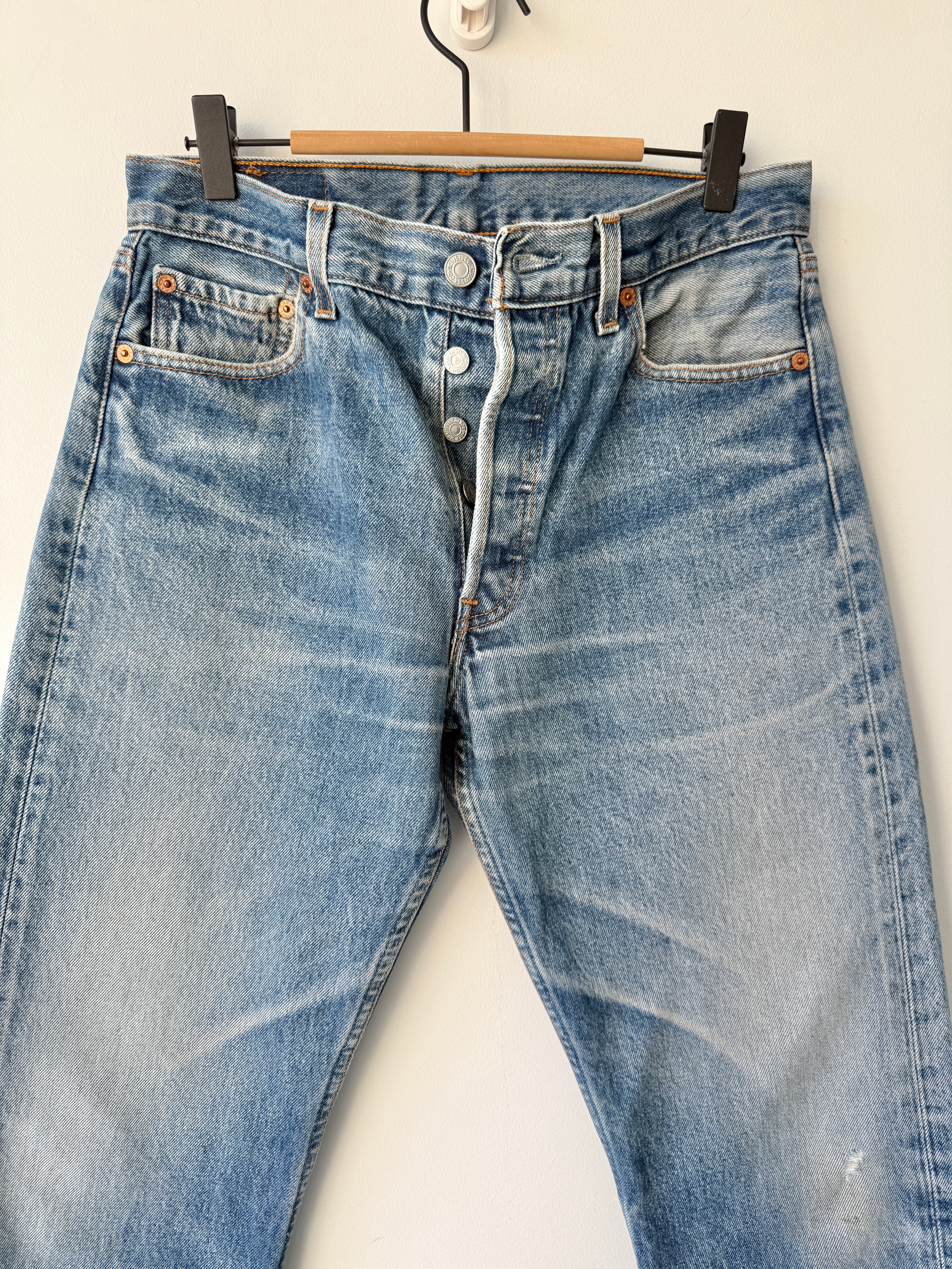 W29 L27 vintage Levis 501 28-29” dark faded whiskers blue 90s Levi’s 501s