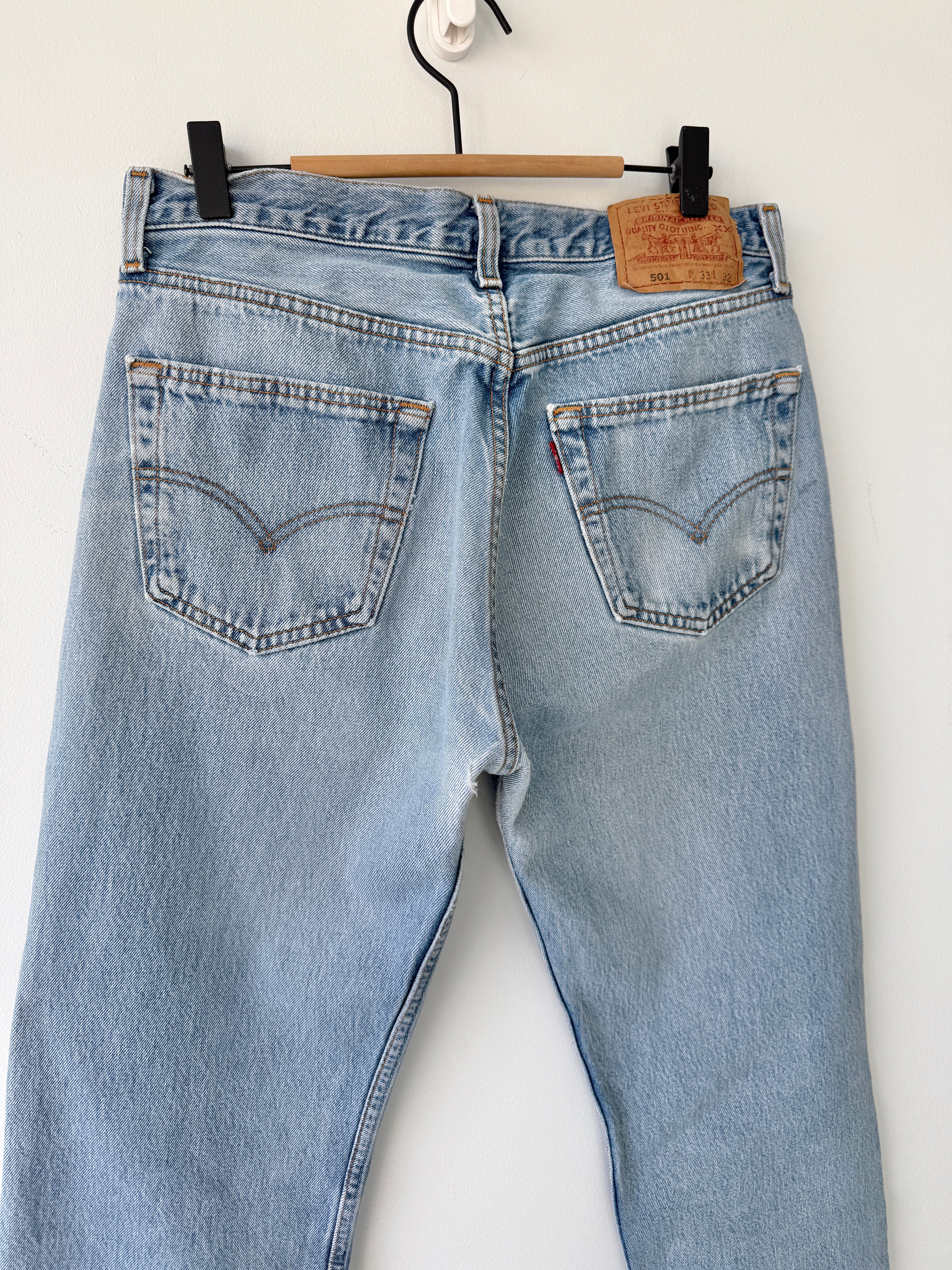 W31 L31 vintage Levis 501 30/31” measured lighter blue 90s USA Levi’s 501s