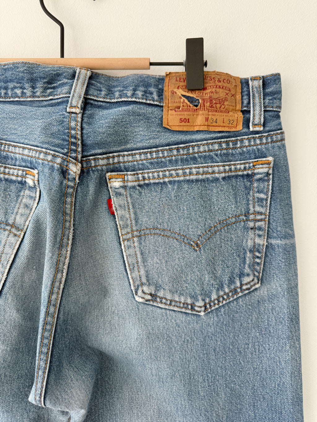 W32 L31 vintage Levis 501 dark blue faded  31/32” measured waist 501s USA