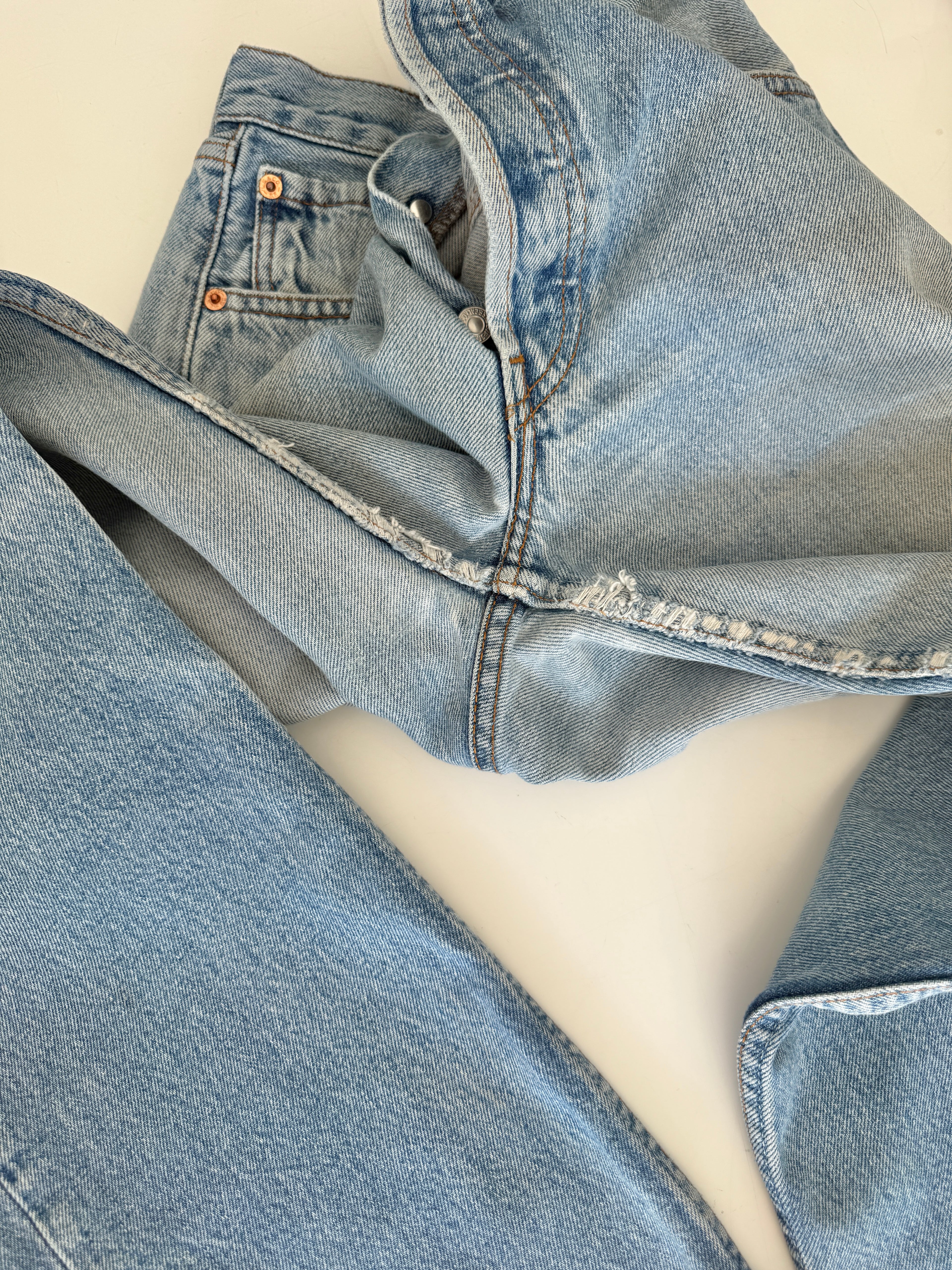 Soft W30 L29 vintage Levis 501 29/30” measured waist light blue dirty Y2K 501s