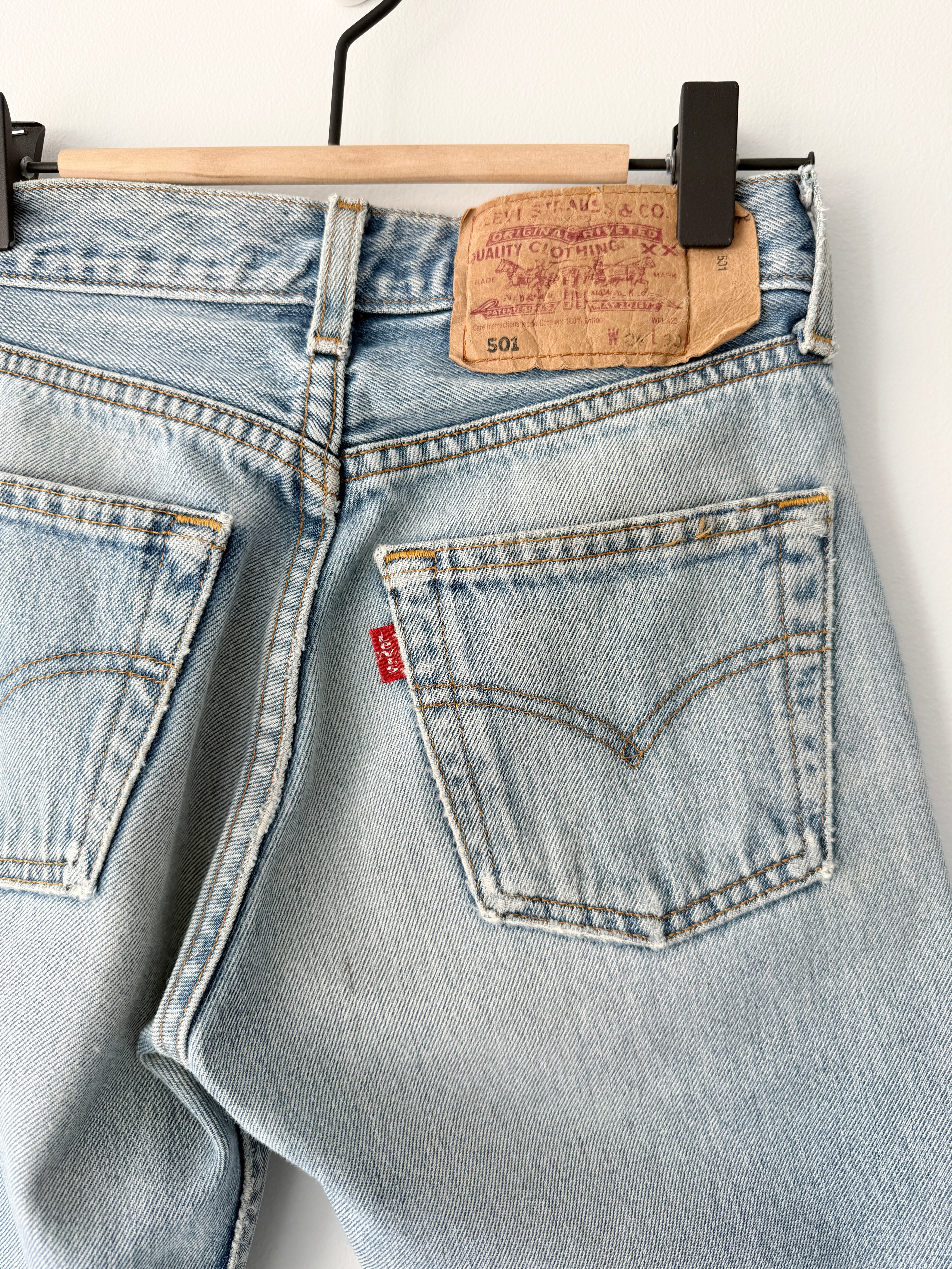 W23 L29 vintage Levis 501 22-23”” measured medium light denim whiskers 90s 501s
